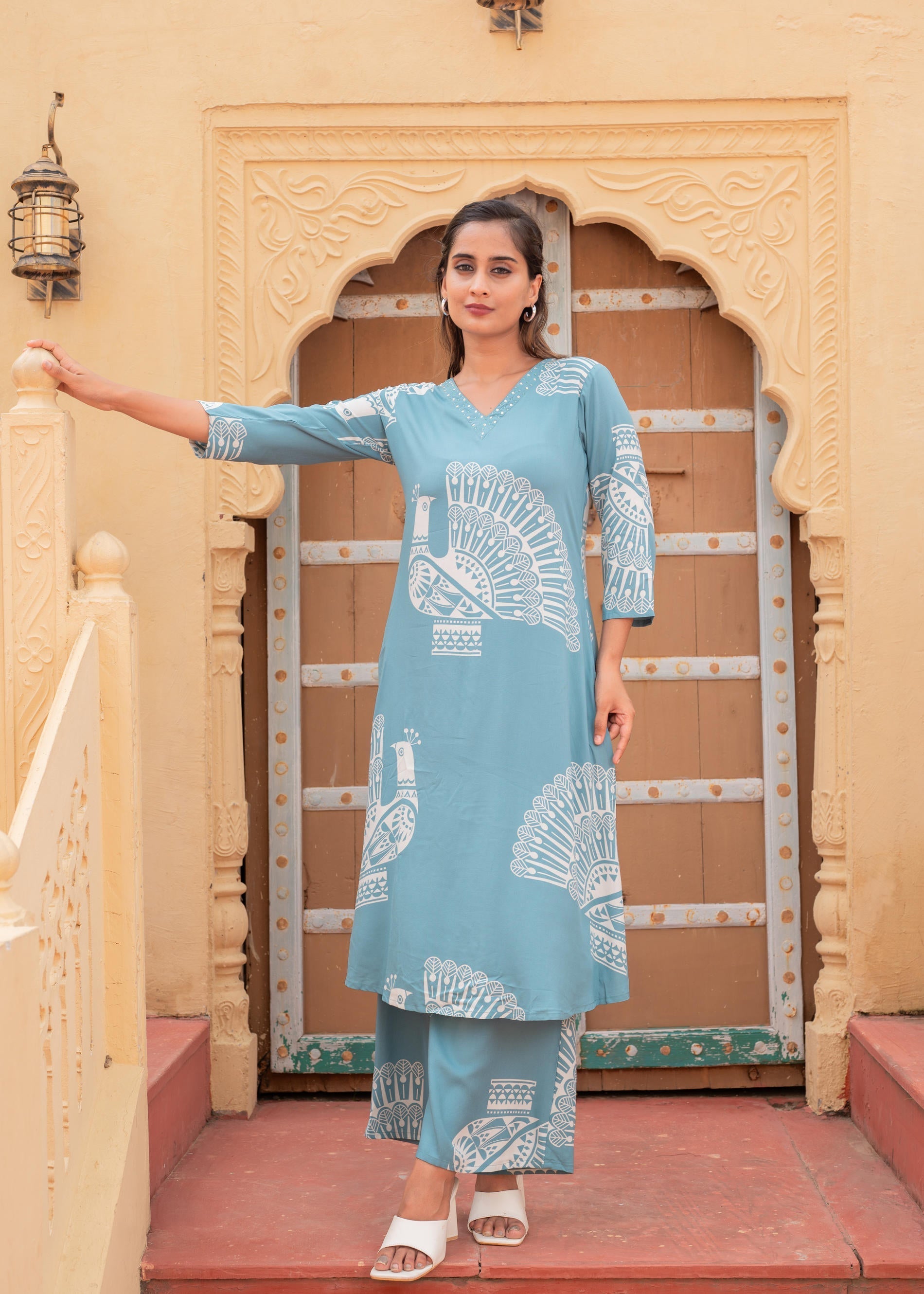 Women's Printed Powder Blue Viscose Kurta With Pant | DesiQlo