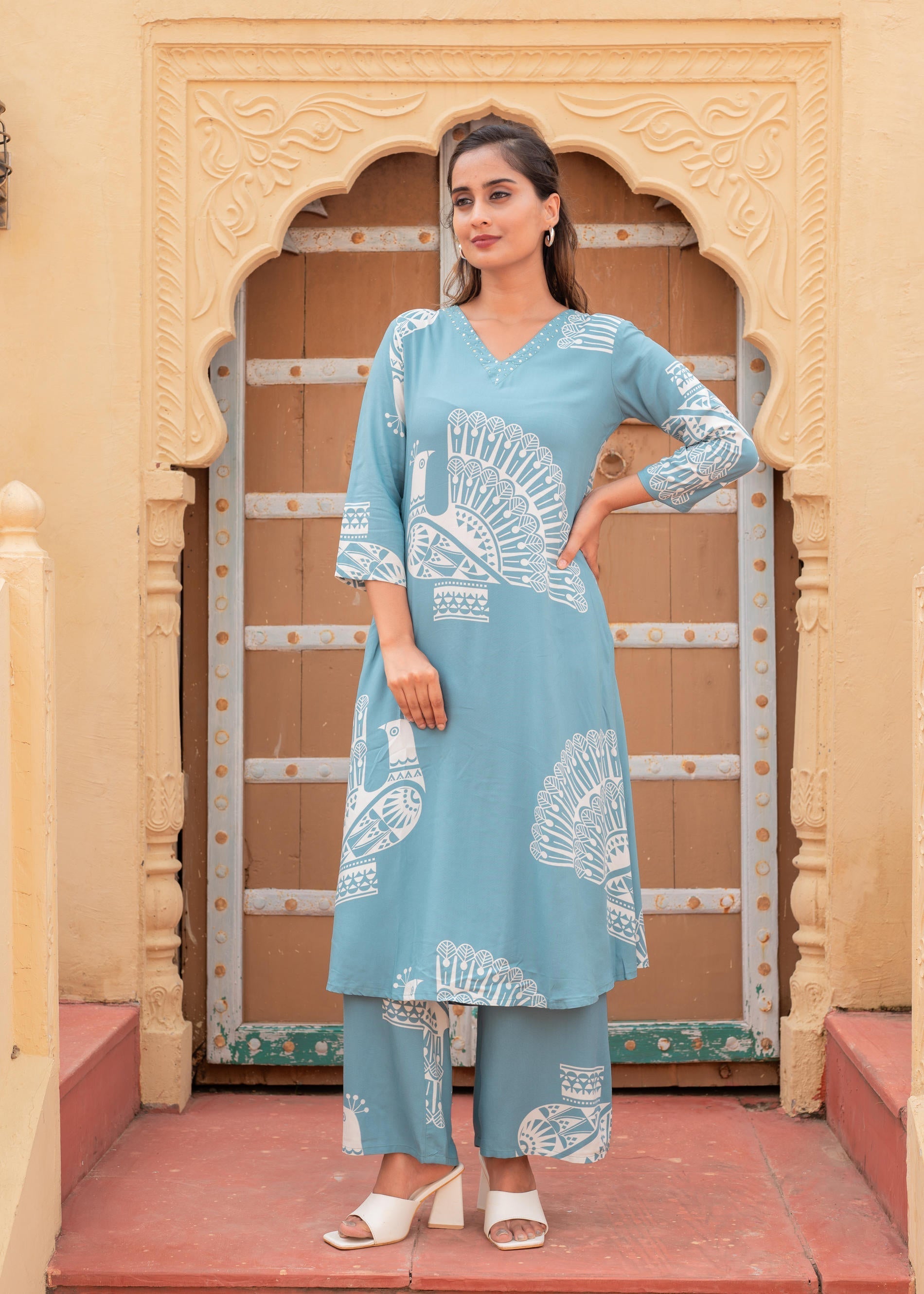Women's Printed Powder Blue Viscose Kurta With Pant | DesiQlo