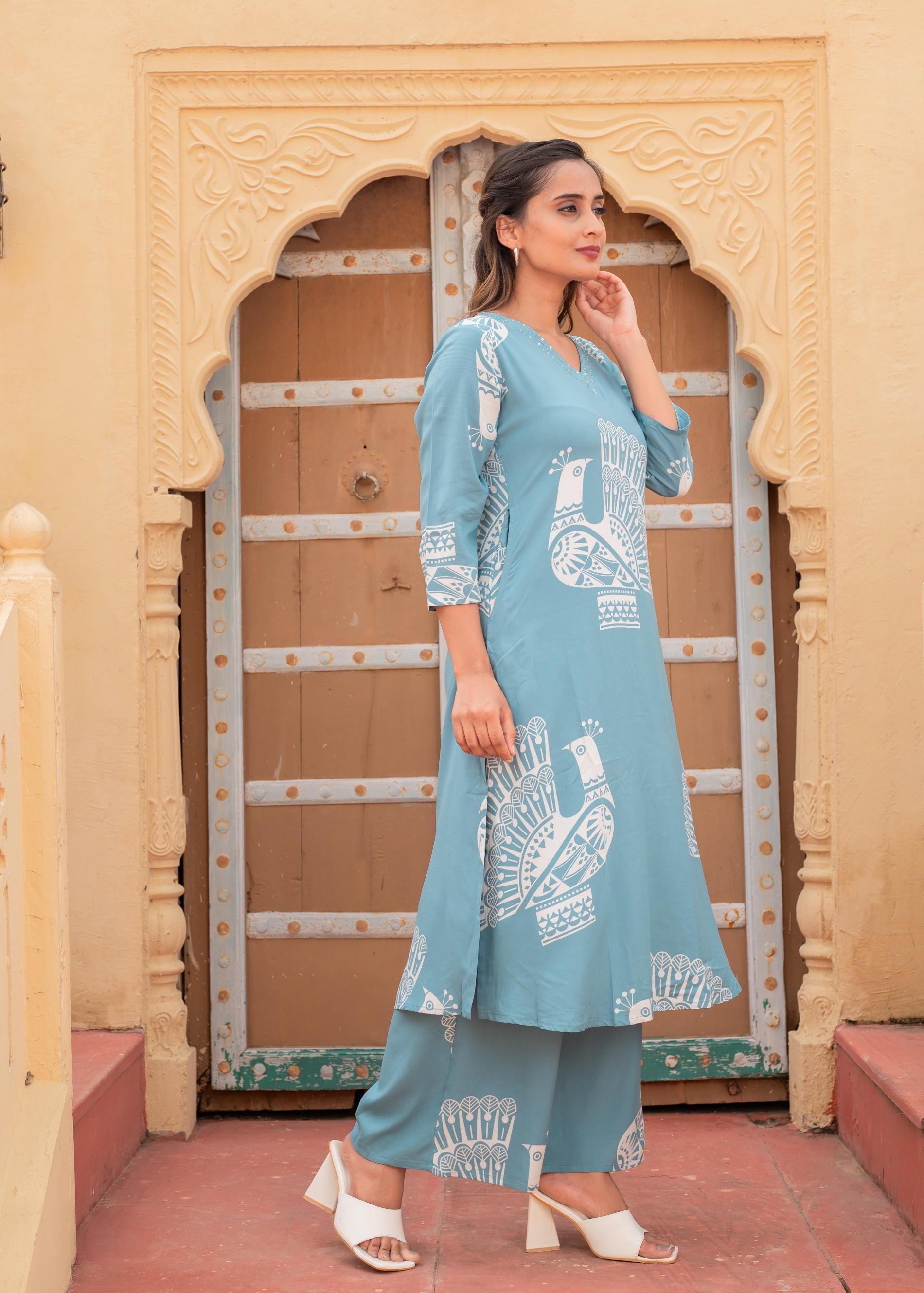 Women's Printed Powder Blue Viscose Kurta With Pant | DesiQlo