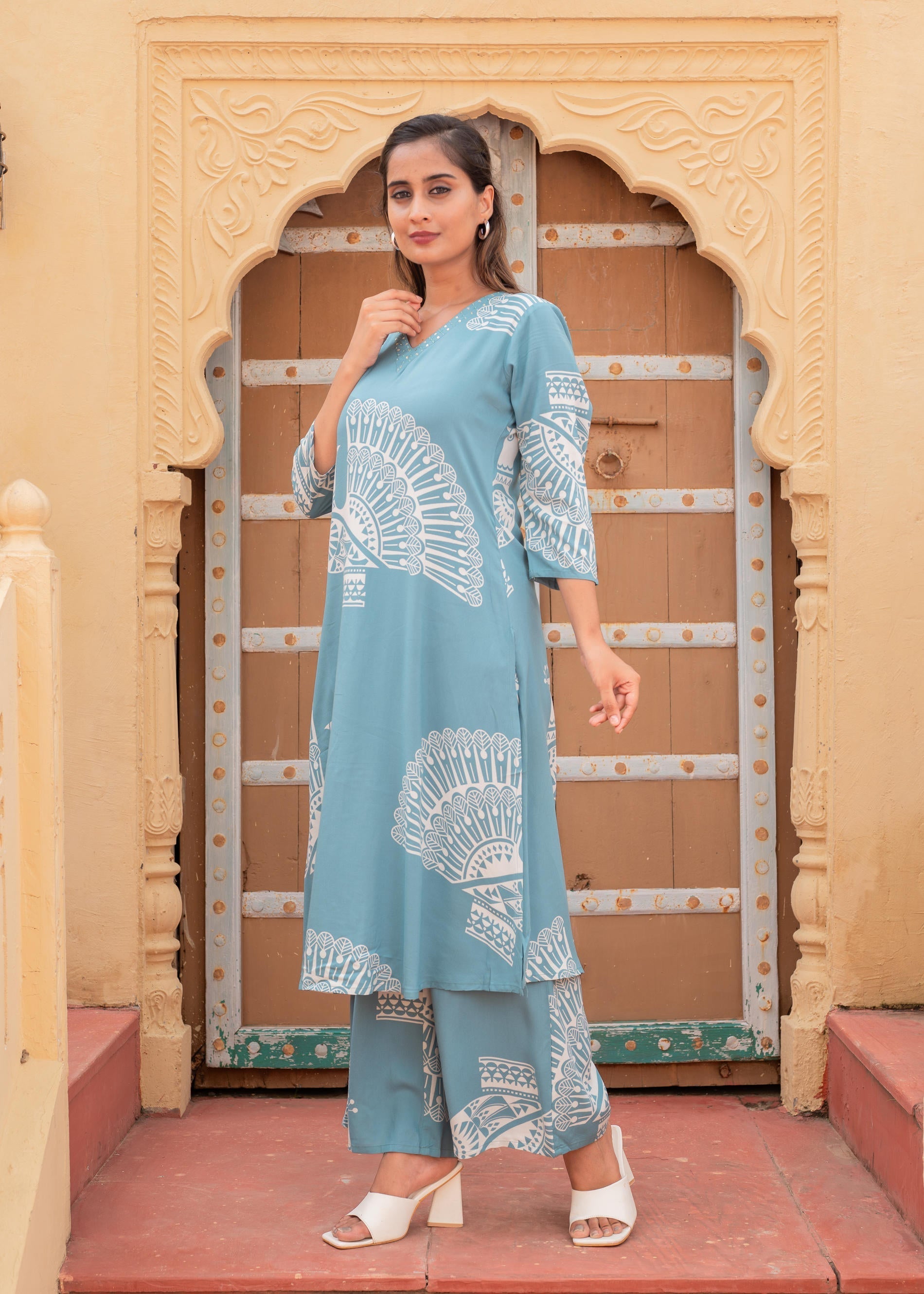 Women's Printed Powder Blue Viscose Kurta With Pant | DesiQlo