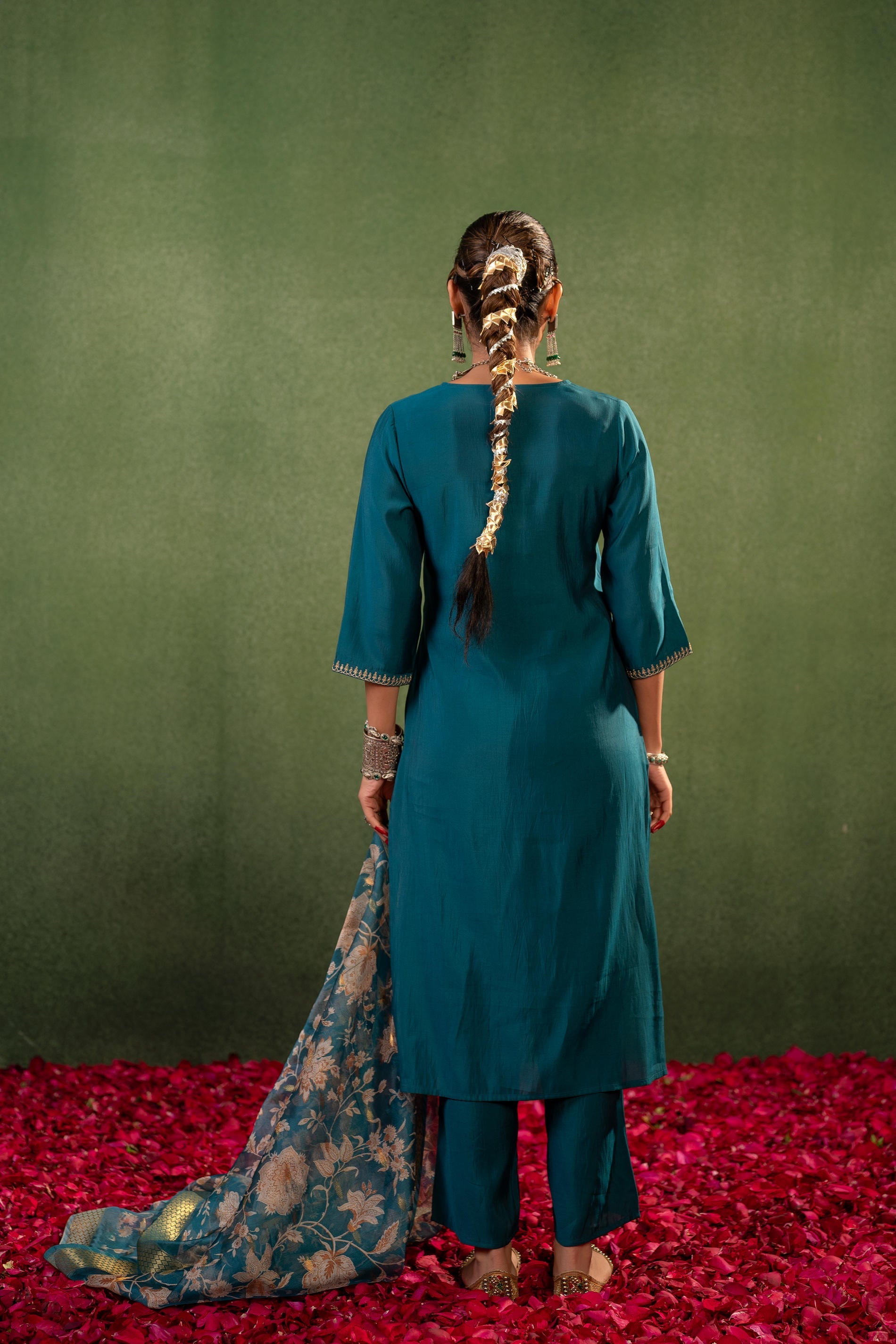 Green Floral Embroidered Kurta Set with Jacquard Dupatta | DesiQlo