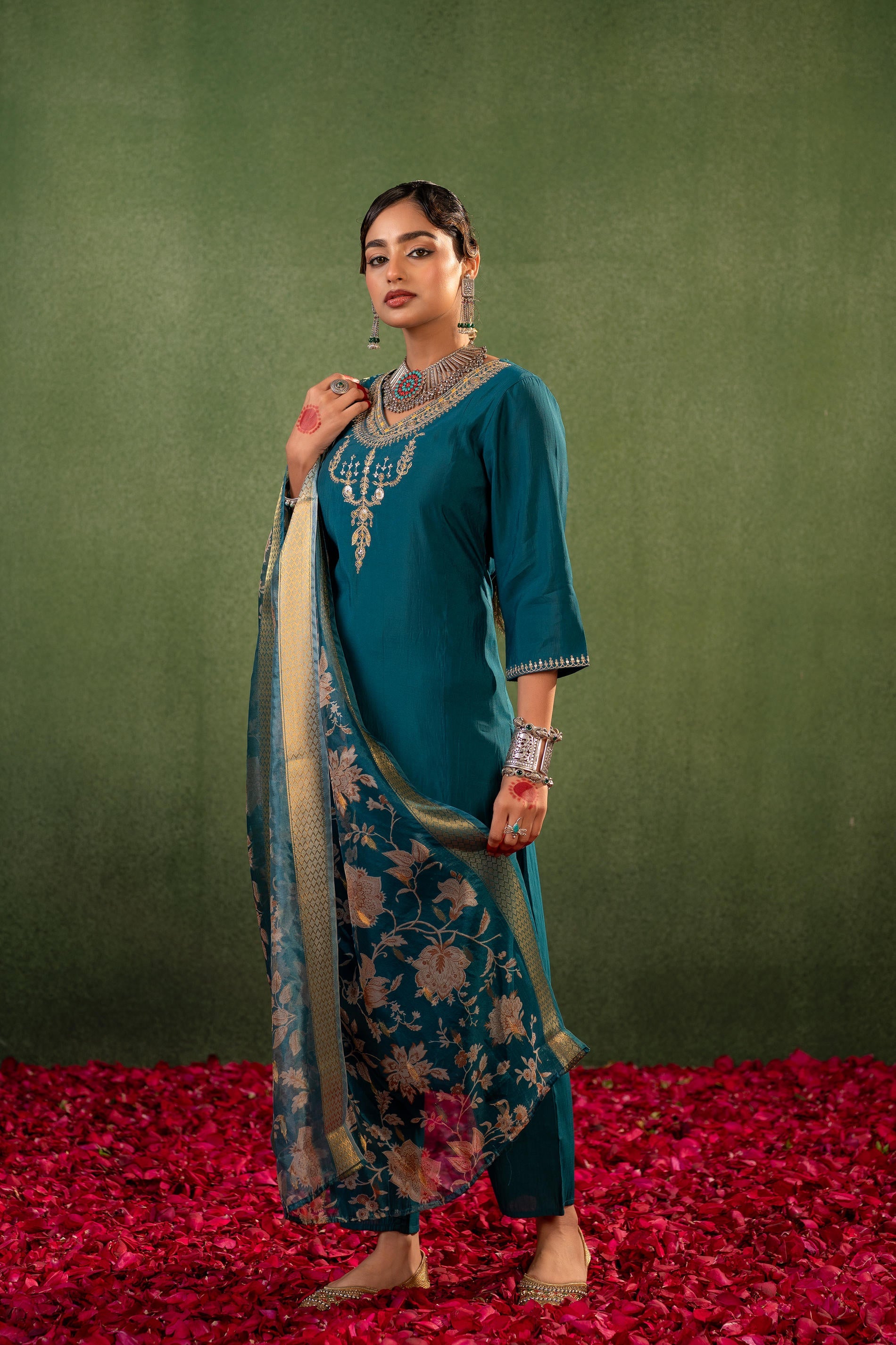 Green Floral Embroidered Kurta Set with Jacquard Dupatta | DesiQlo