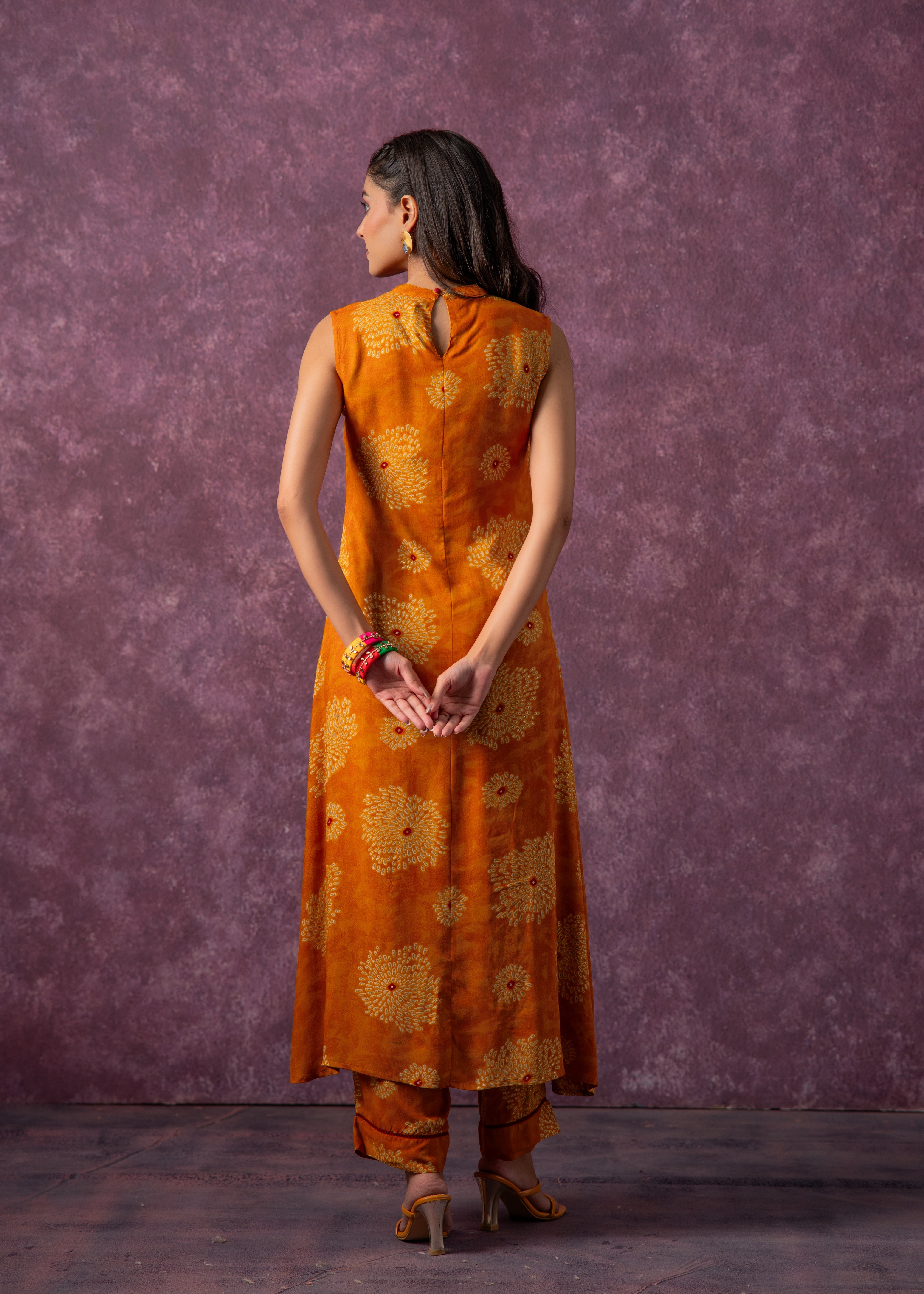 Women's Mustard Floral Printed Kurta with Pant Set | DesiQlo