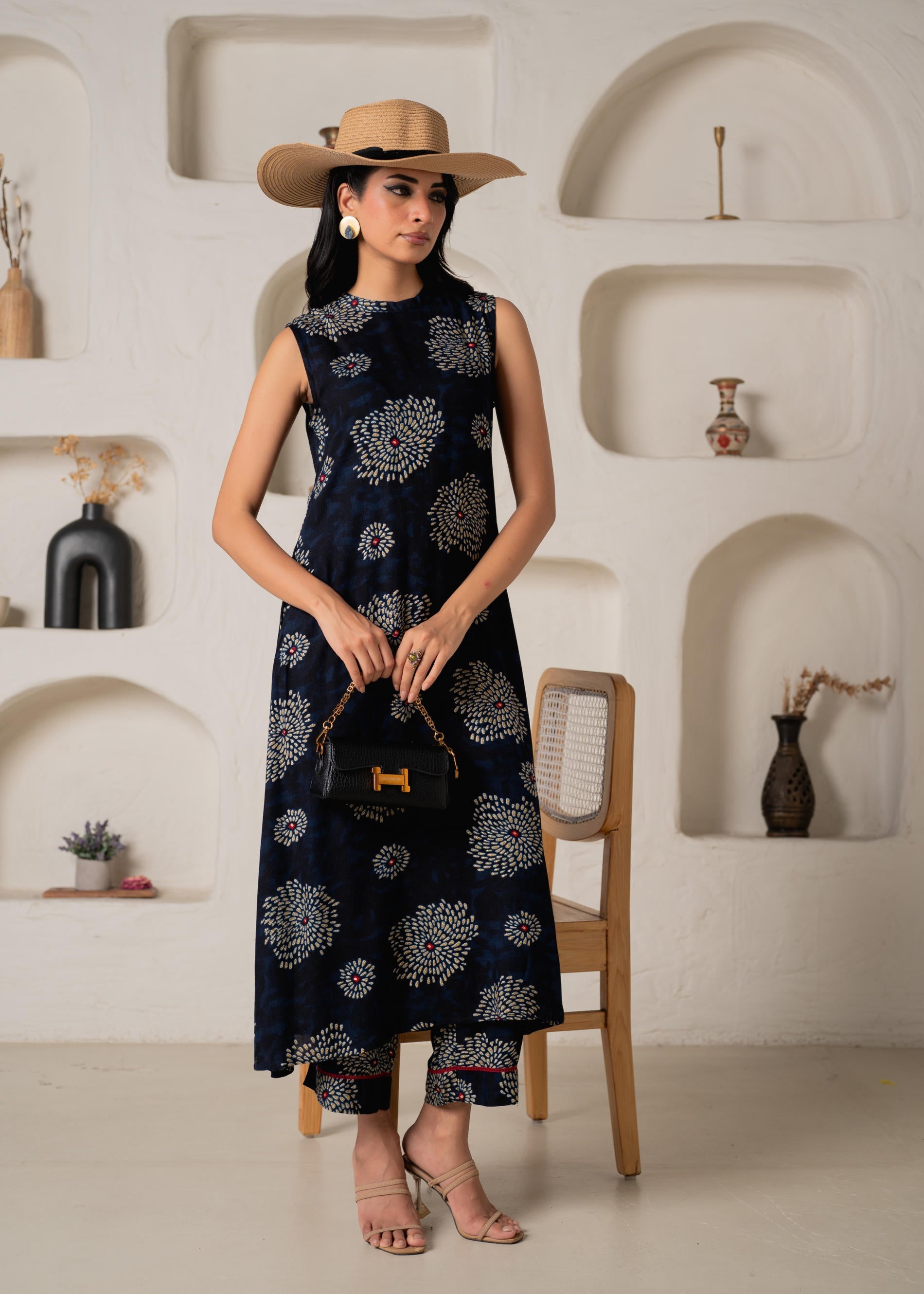 Women's Navy Floral Printed Kurta with Pant Set | DesiQlo