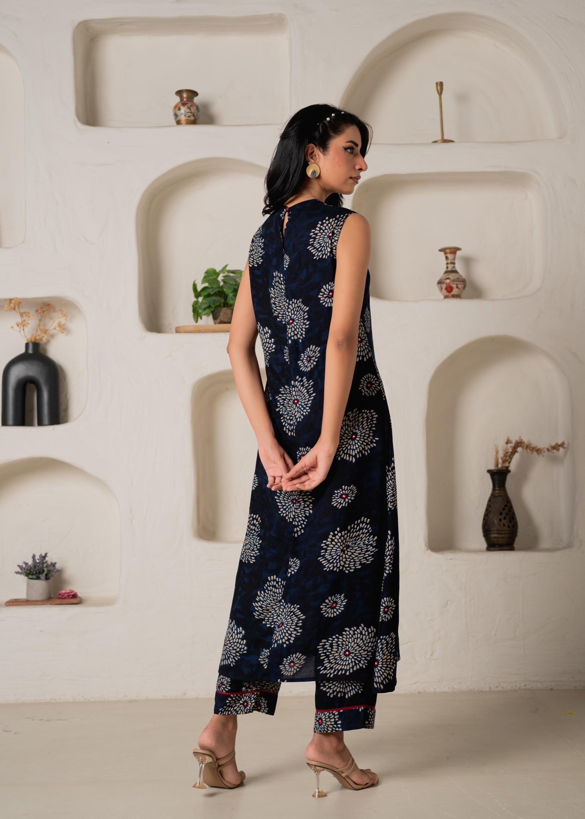 Women's Navy Floral Printed Kurta with Pant Set | DesiQlo