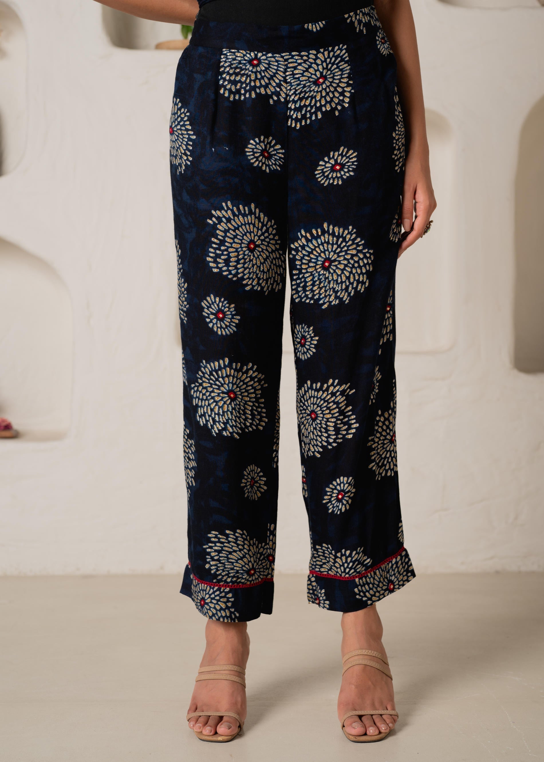 Women's Navy Floral Printed Kurta with Pant Set | DesiQlo