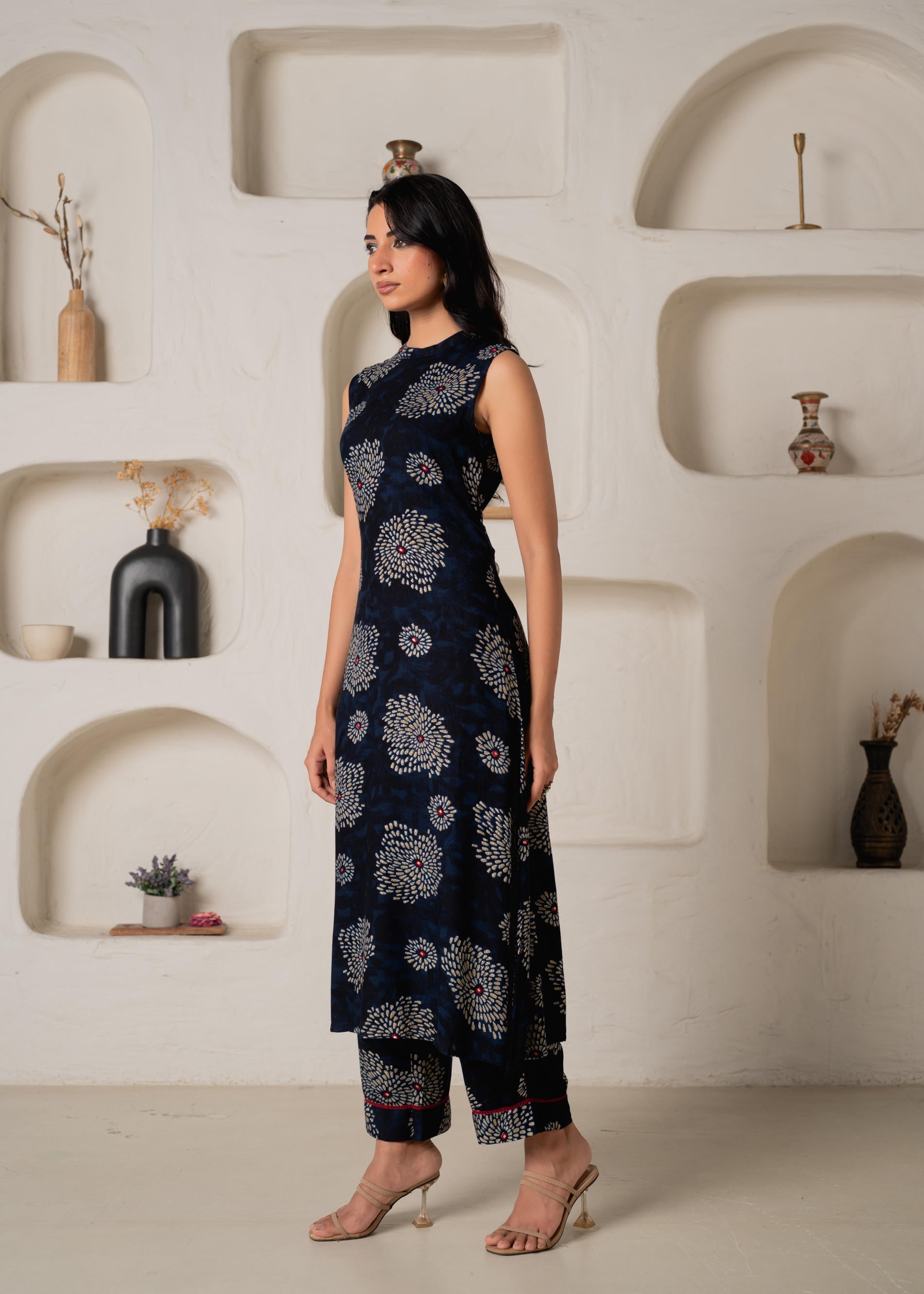 Women's Navy Floral Printed Kurta with Pant Set | DesiQlo