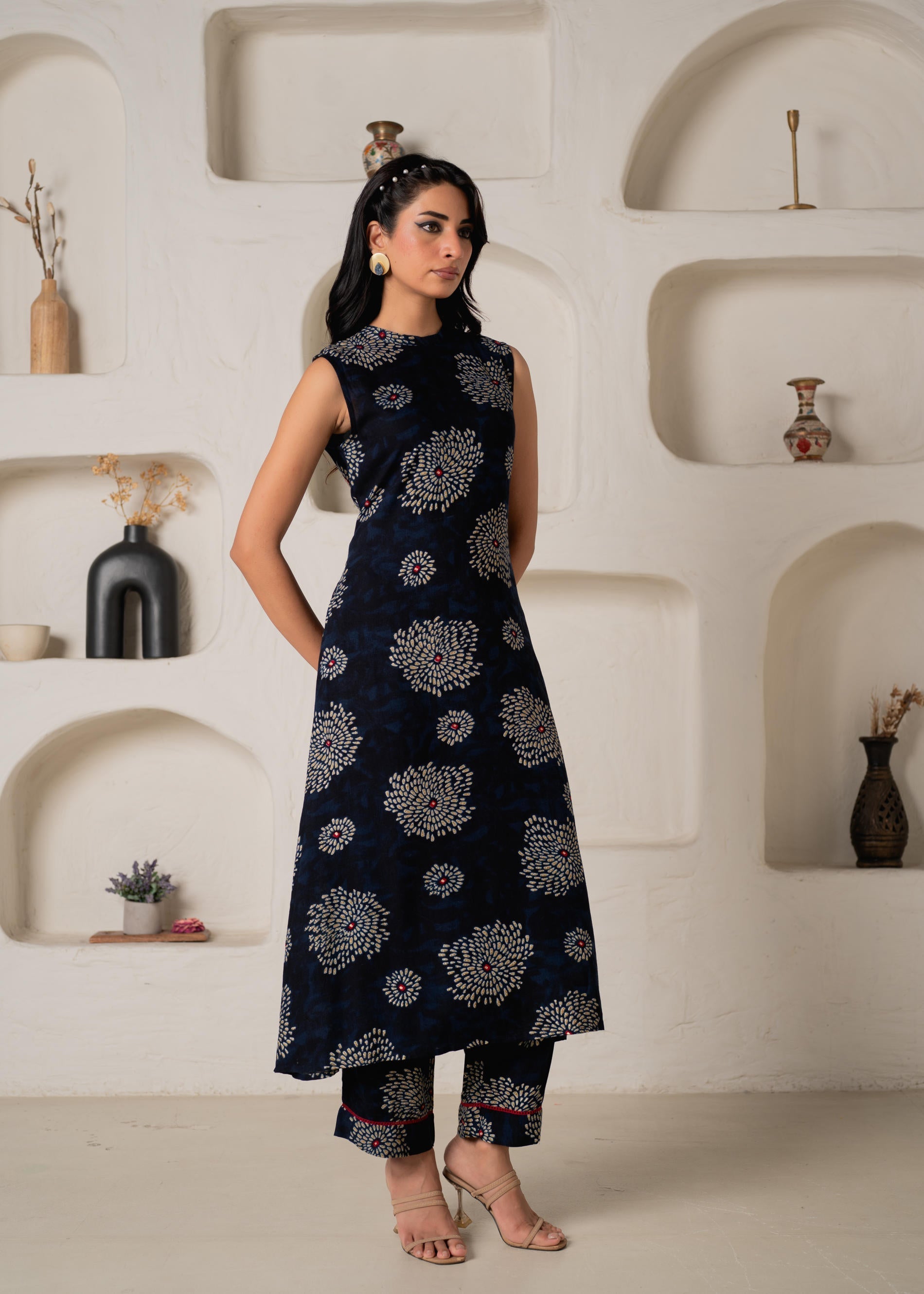 Women's Navy Floral Printed Kurta with Pant Set | DesiQlo