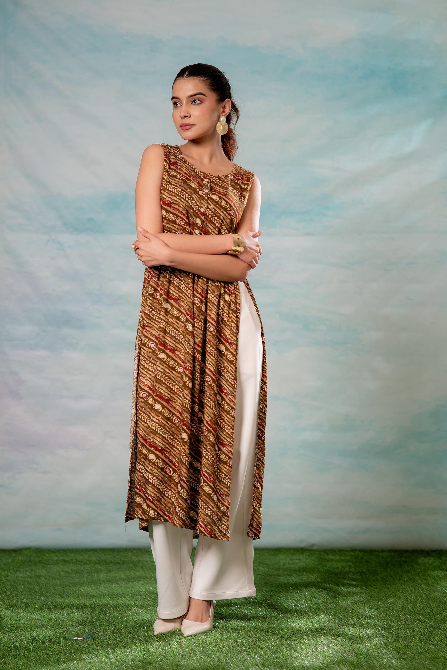 Women's Brown Ethnic Motif Printed Sleeveless Kurta | DesiQlo