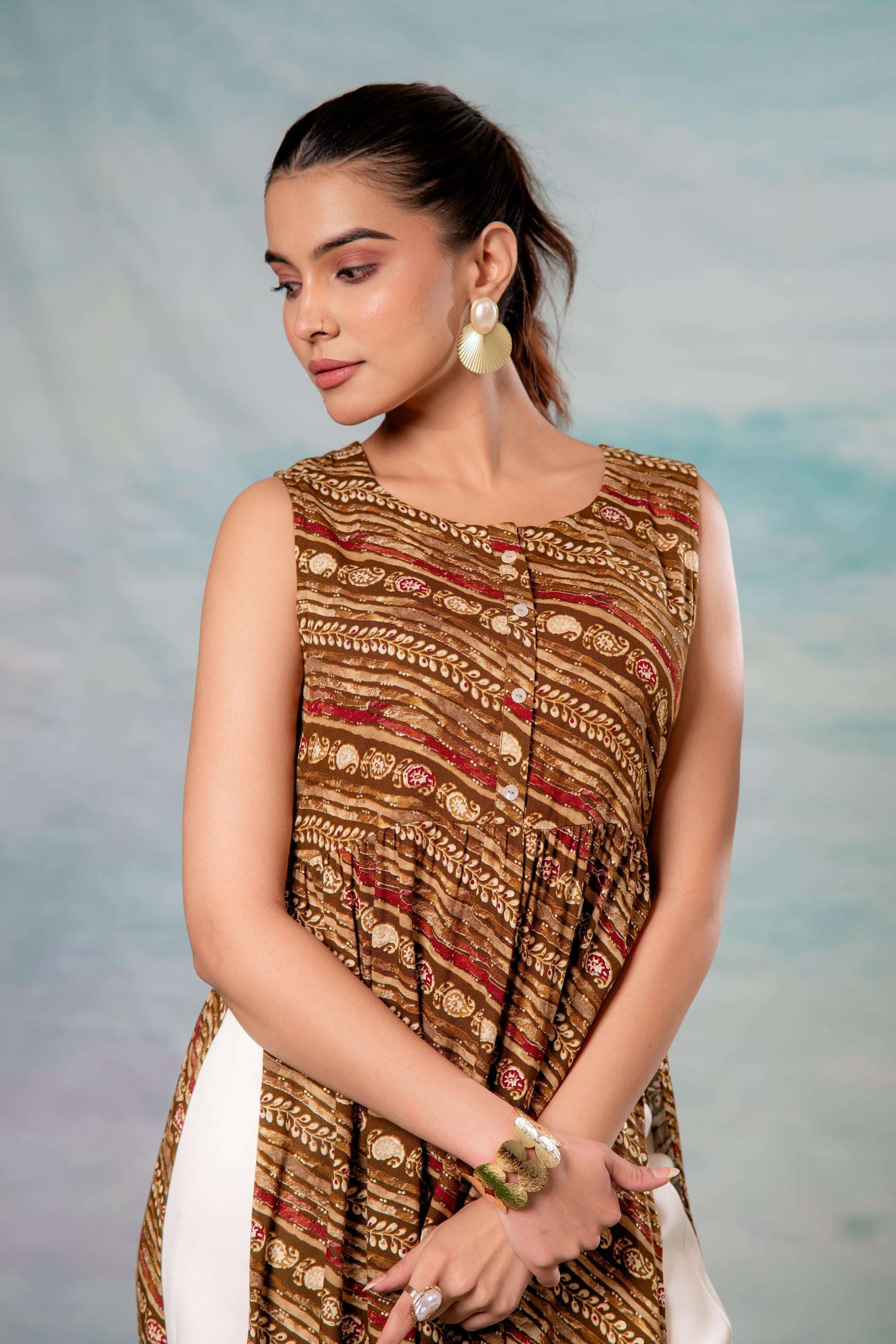 Women's Brown Ethnic Motif Printed Sleeveless Kurta | DesiQlo