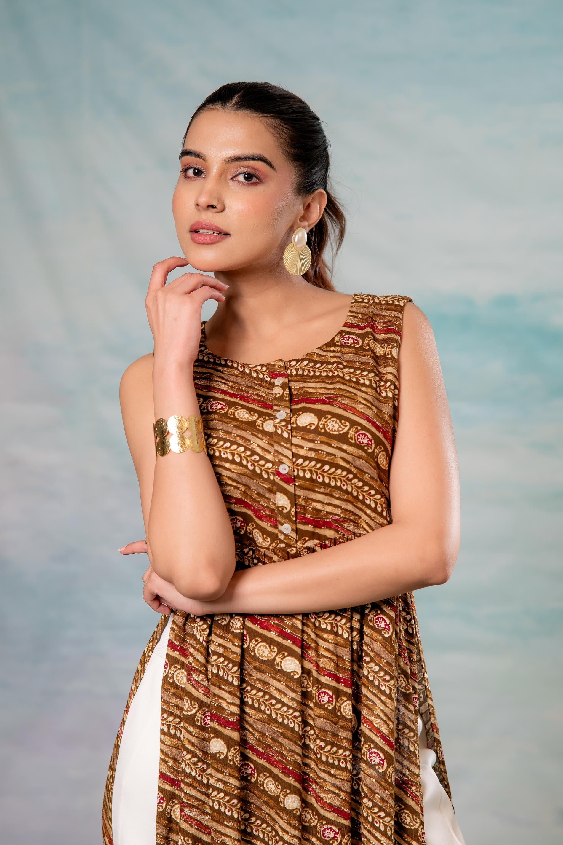 Women's Brown Ethnic Motif Printed Sleeveless Kurta | DesiQlo