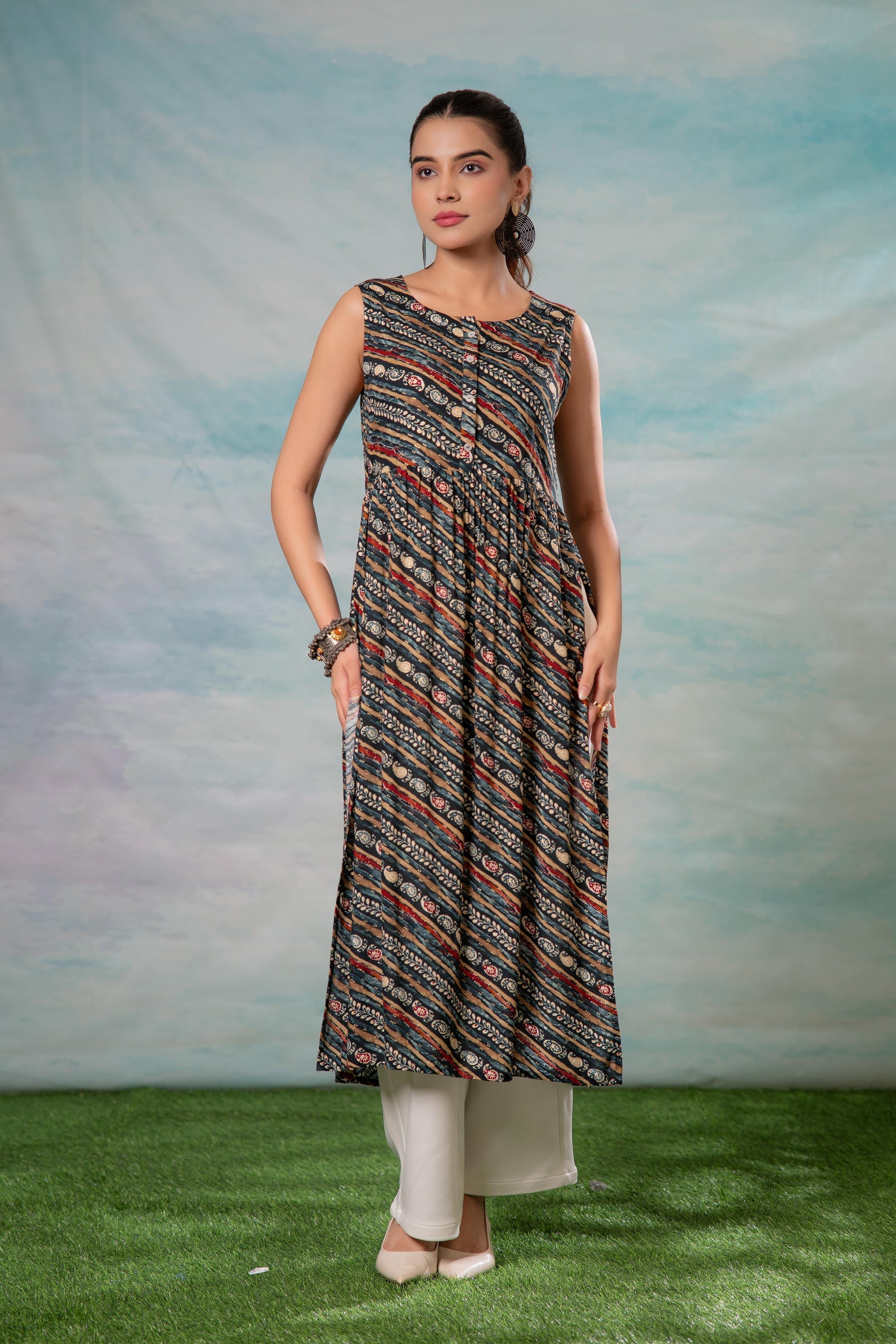 Women's Navy Ethnic Motif Printed Sleeveless Kurta | DesiQlo