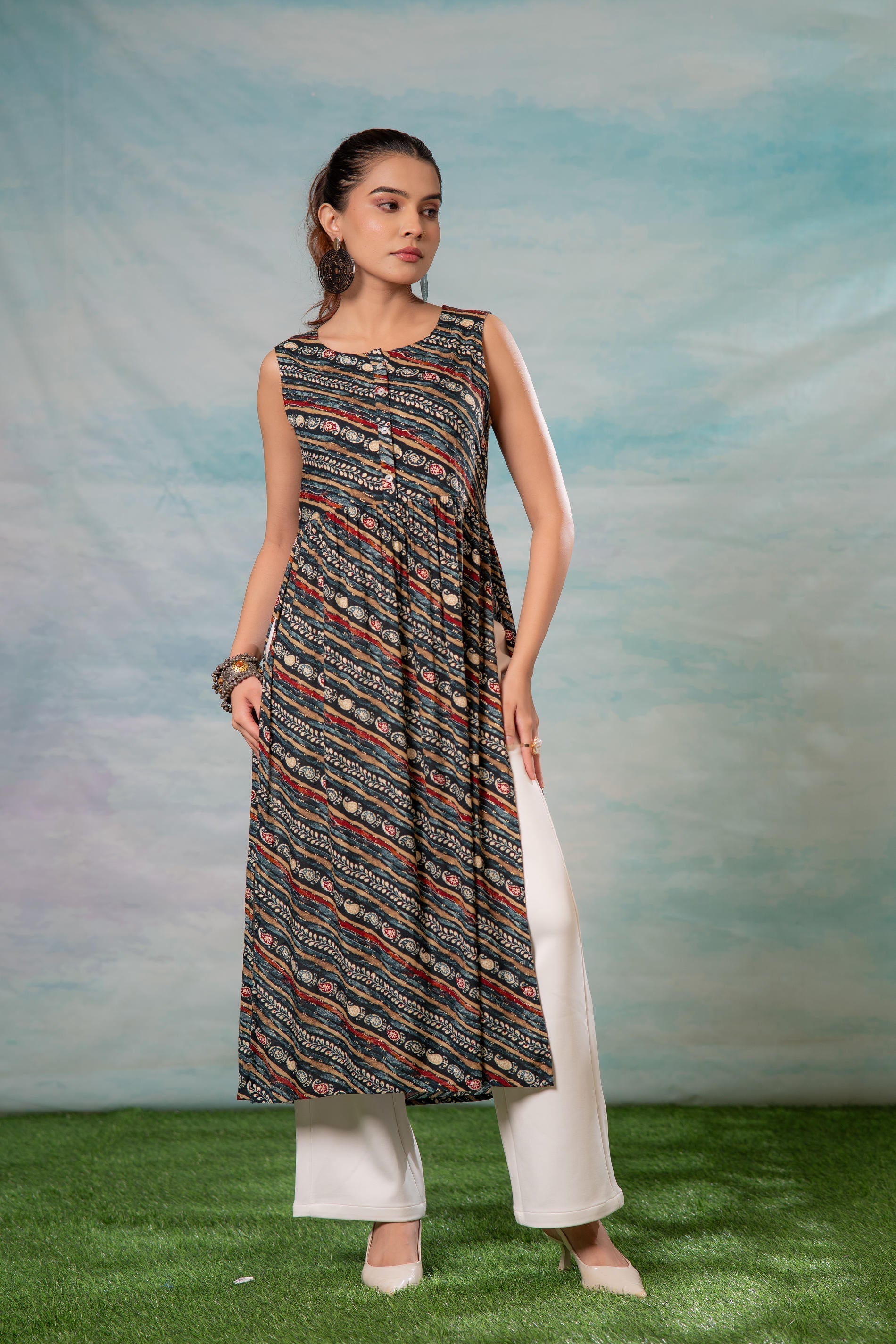Women's Navy Ethnic Motif Printed Sleeveless Kurta | DesiQlo