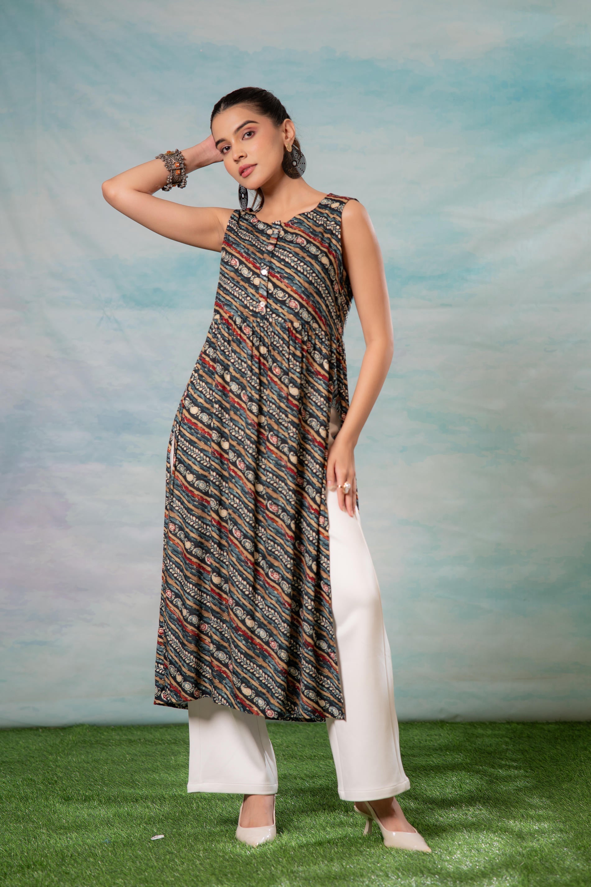 Women's Navy Ethnic Motif Printed Sleeveless Kurta | DesiQlo