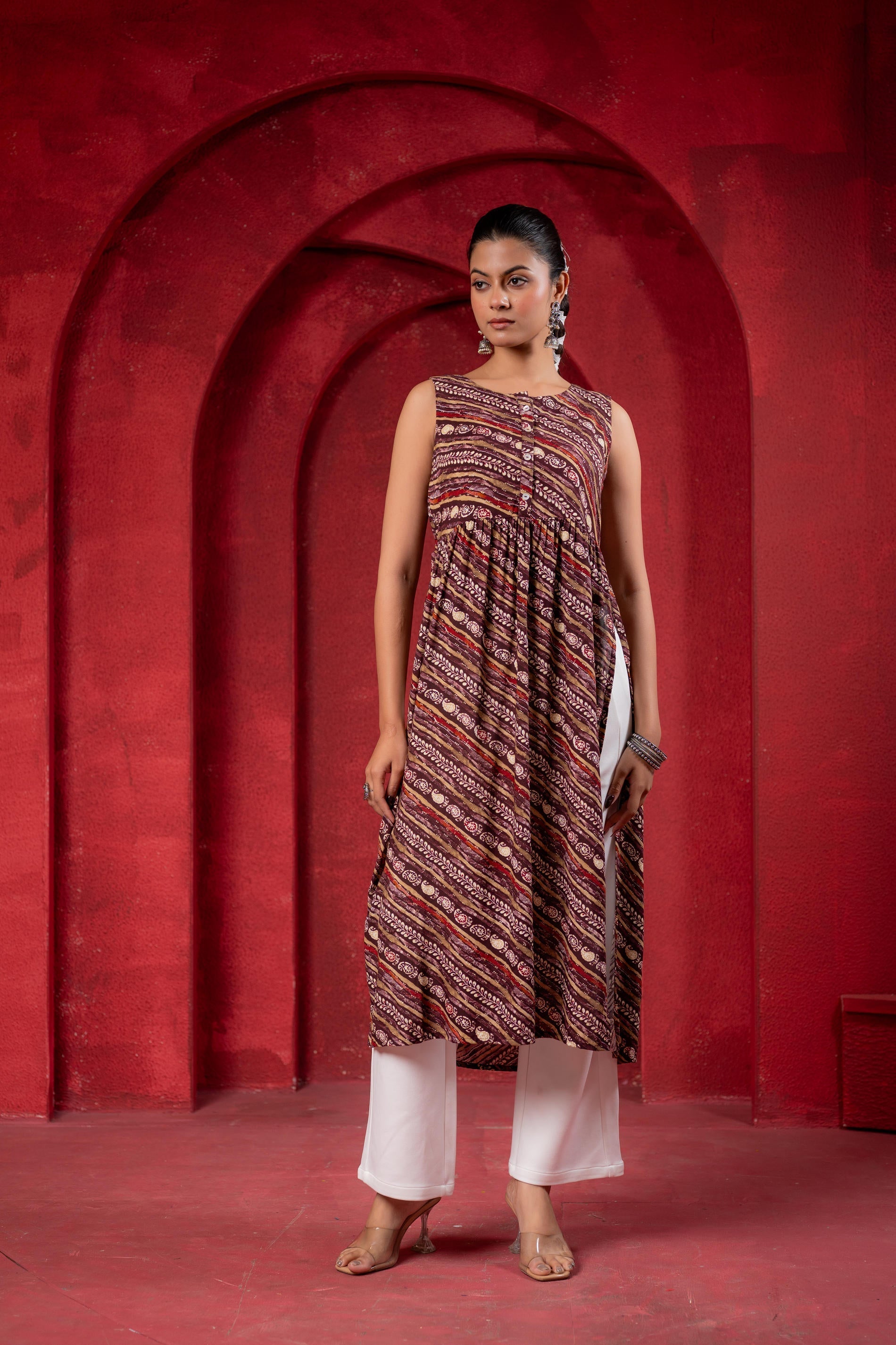 Women's Pink Ethnic Motif Printed Sleeveless Kurta | DesiQlo