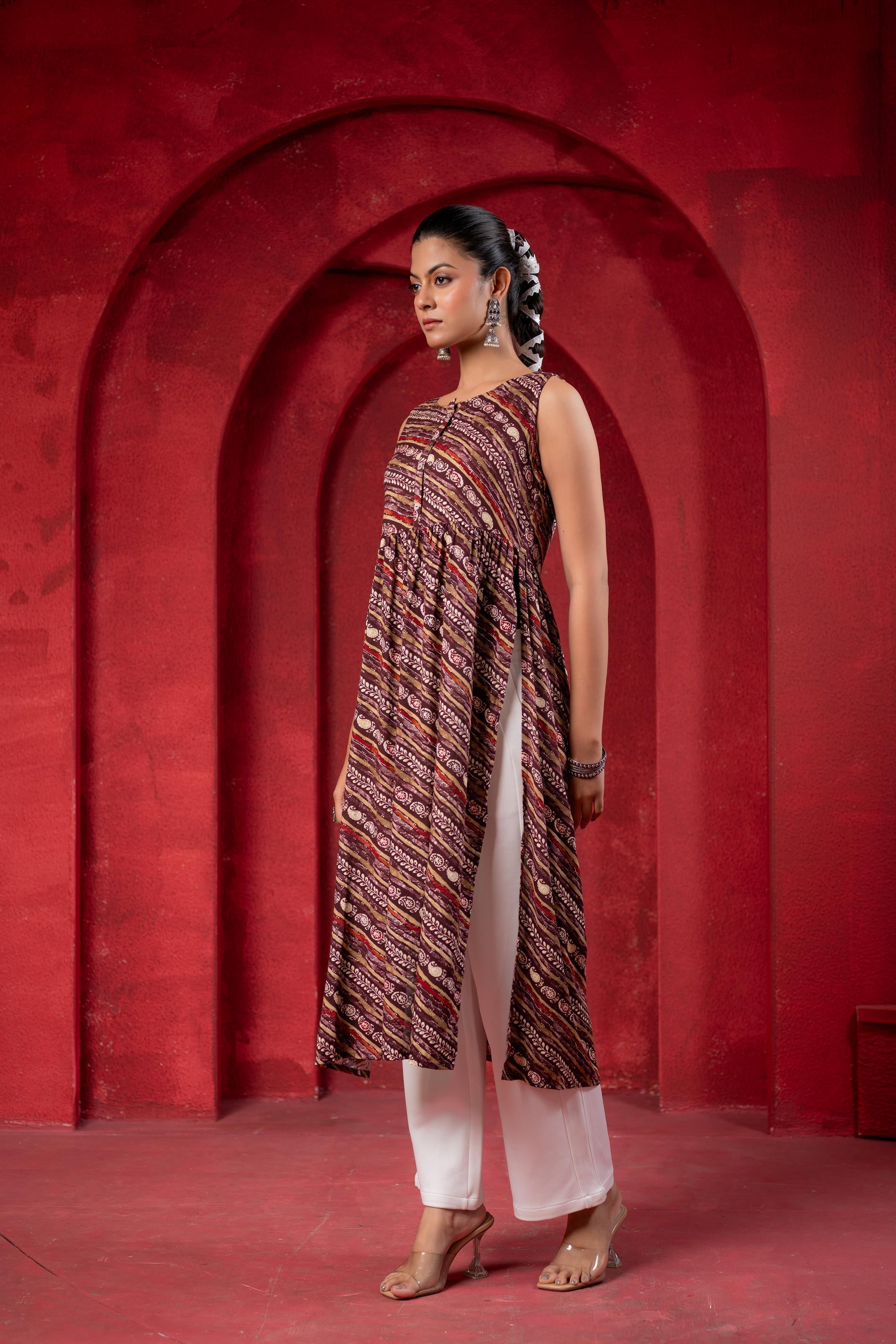 Women's Pink Ethnic Motif Printed Sleeveless Kurta | DesiQlo