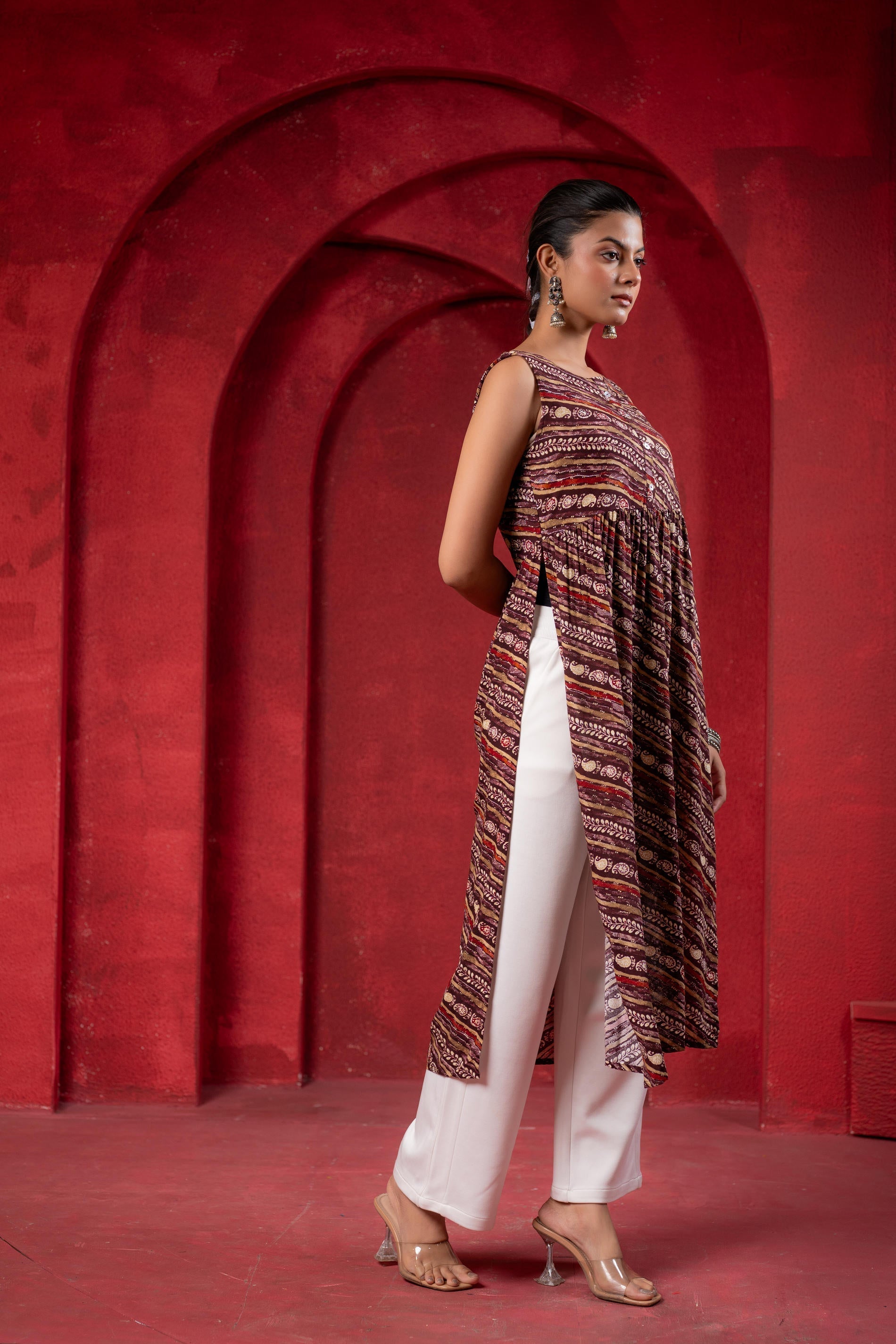Women's Pink Ethnic Motif Printed Sleeveless Kurta | DesiQlo