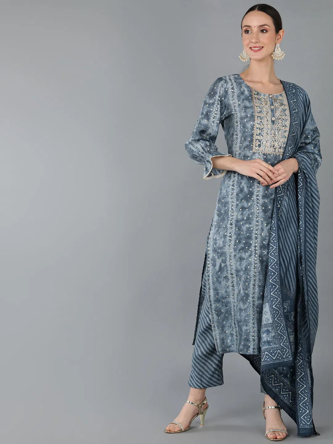 Women Silk Blend Dyed Embroidered Kurta