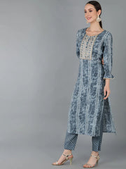 Women Silk Blend Dyed Embroidered Kurta