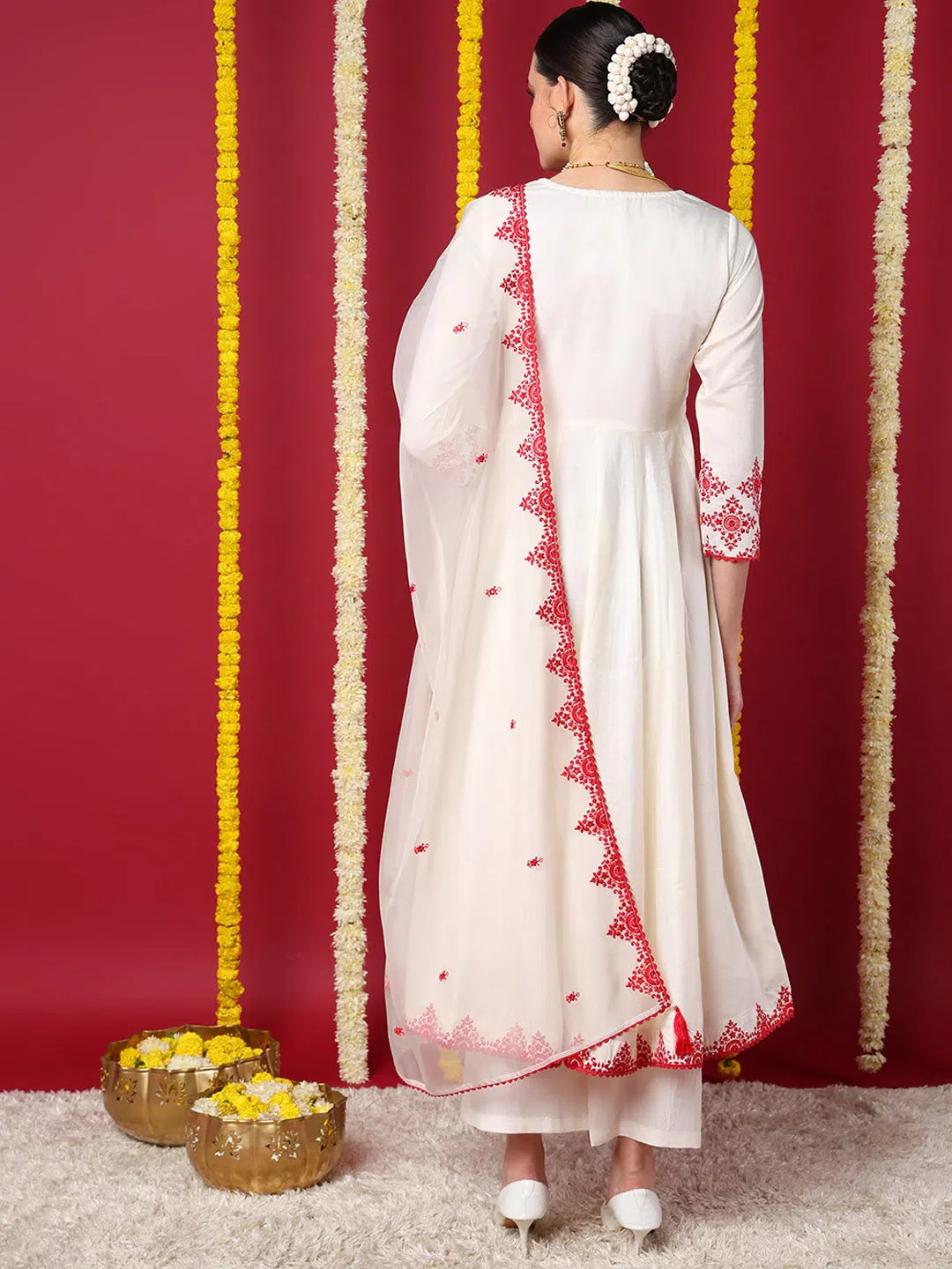 Off White Anarkali Kurta Set with Dupatta | Women's Kurta Set