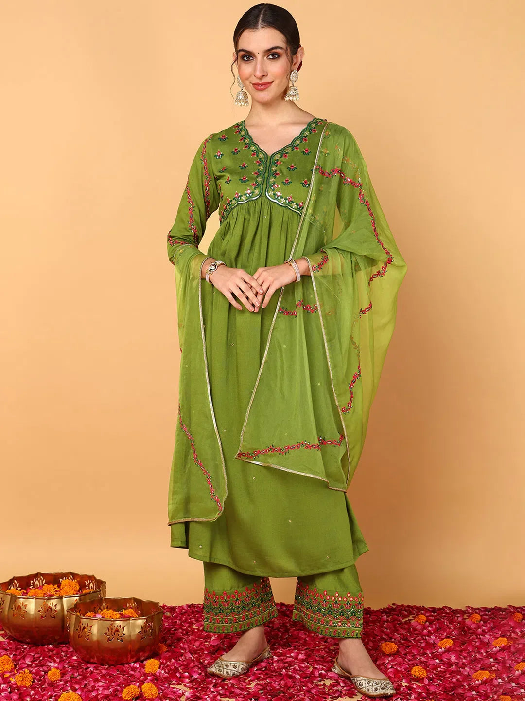 Women Green Silk Blend Solid Embroidered Flared Suit Set