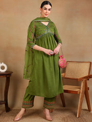 Women Green Silk Blend Embroidered Anarkali Kurta Pant Set With Dupatta-PKSKD2116A