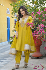 Yellow Silk Blend Solid Embroidered Anarkali Kurta Salwar With Dupatta PKSKD2887