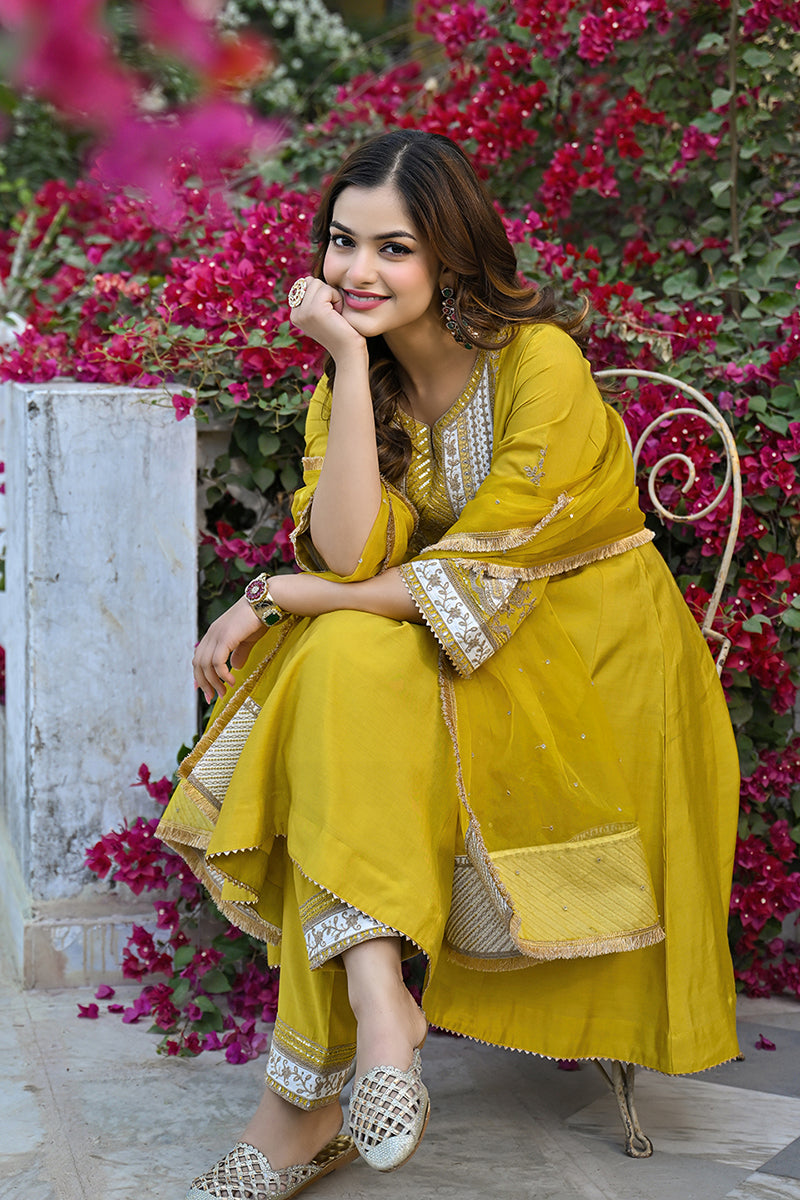 Yellow Silk Blend Solid Embroidered Anarkali Kurta Salwar With Dupatta
