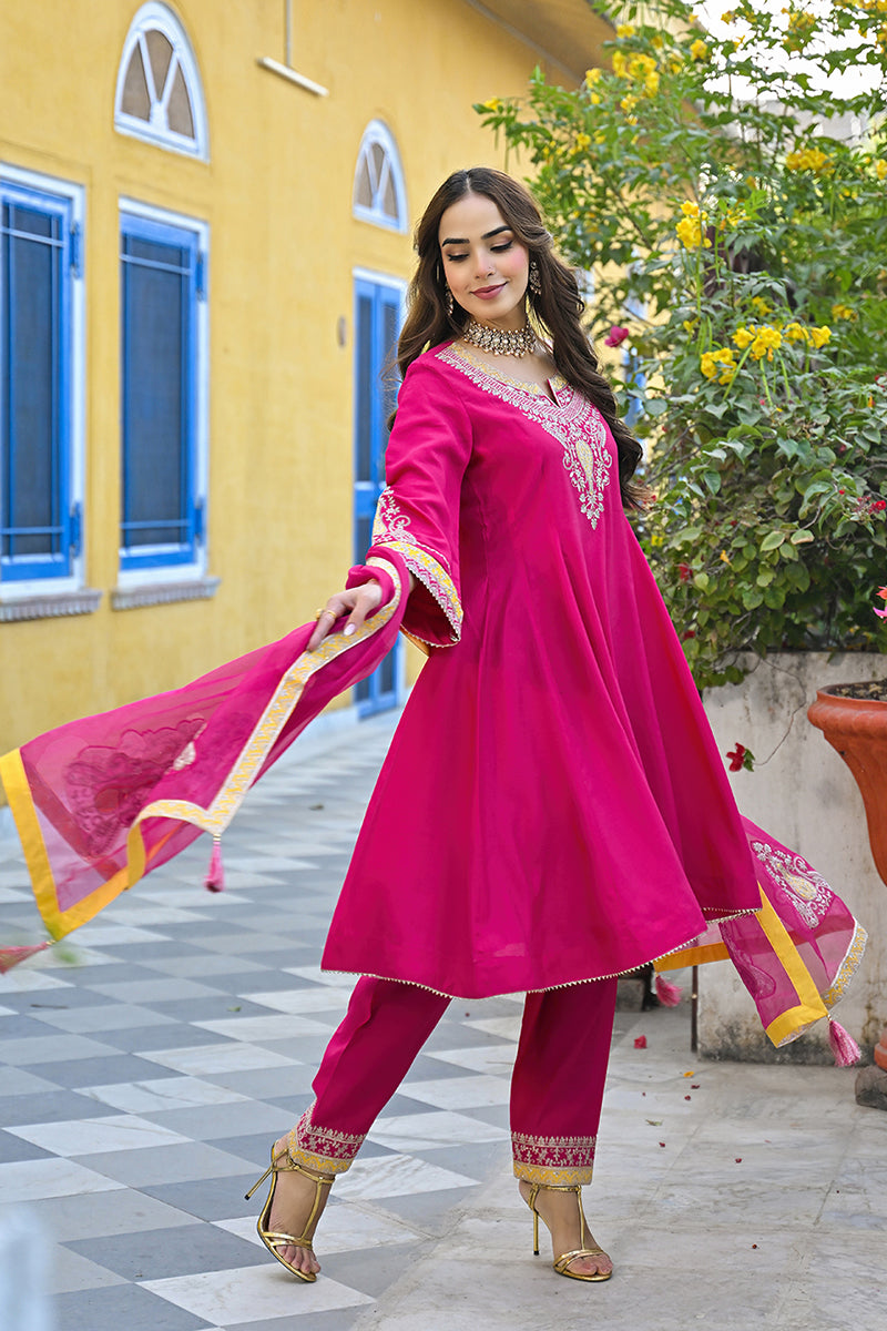 Pink Silk Blend Solid Embroidered Anarkali Kurta Salwar With Dupatta P