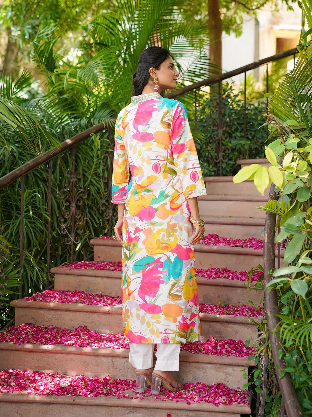 Women Off White Rayon Blend Floral Printed Straight Kurta Trousers With Dupatta