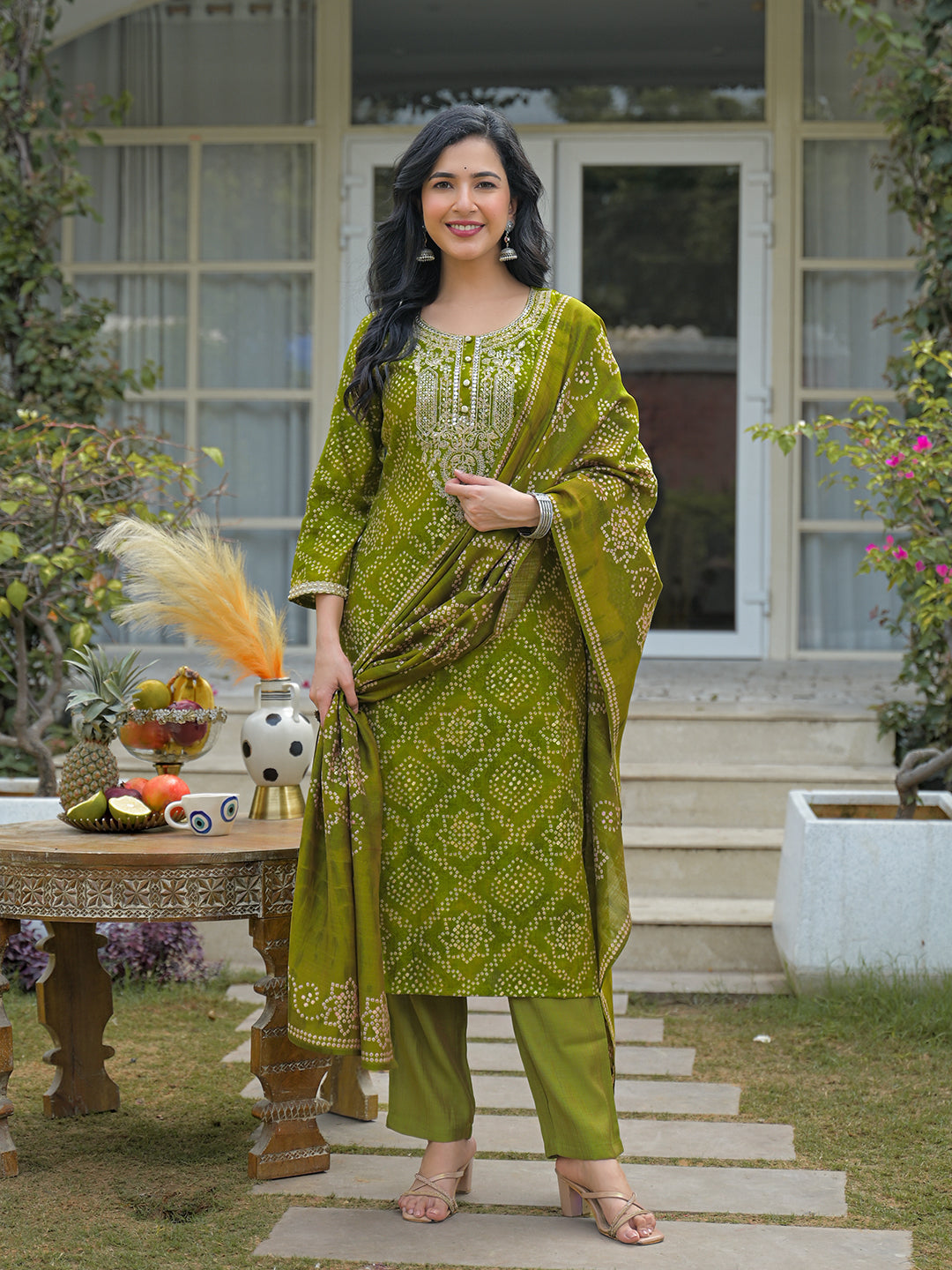 Women Green Silk Blend Bandhani Embroidered Straight Kurta Trousers With Dupatta