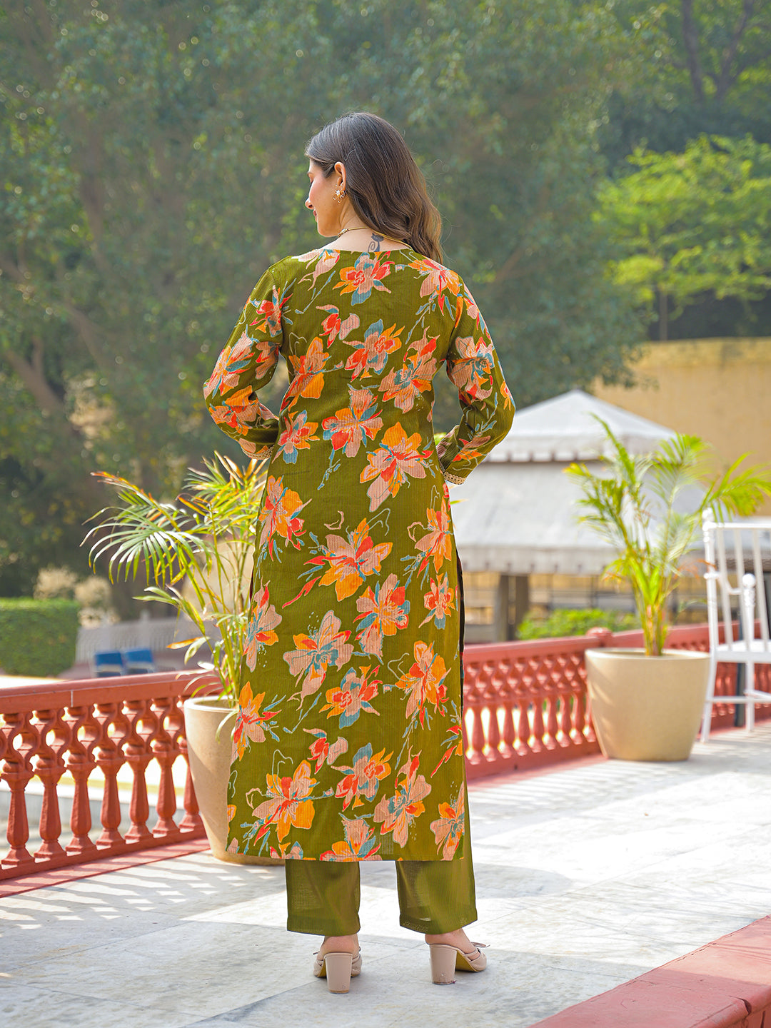 Women Green Viscose Floral Printed Straight Kurta Trousers With Dupatta