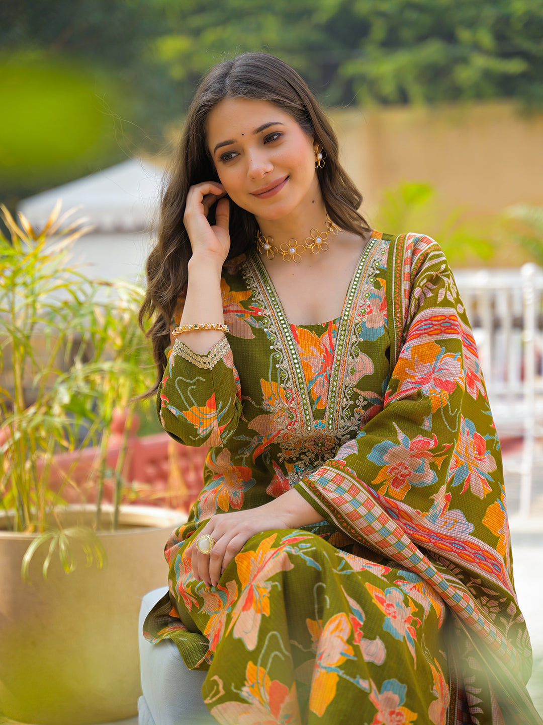 Women Green Viscose Floral Printed Straight Kurta Trousers With Dupatta