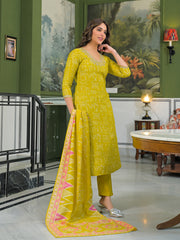 Women Yellow Viscose Ethnic Motifs Printed Straight Kurta Trousers With Dupatta-PKSKD3155