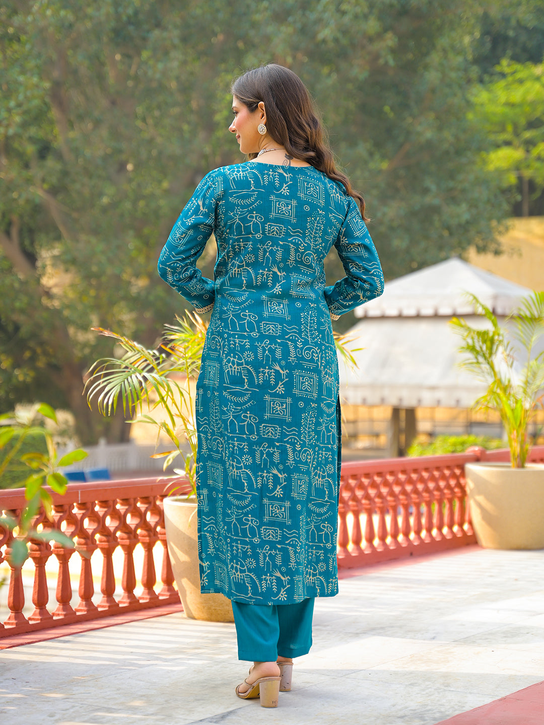 Women Blue Viscose Ethnic Motifs Printed Straight Kurta Trousers With Dupatta