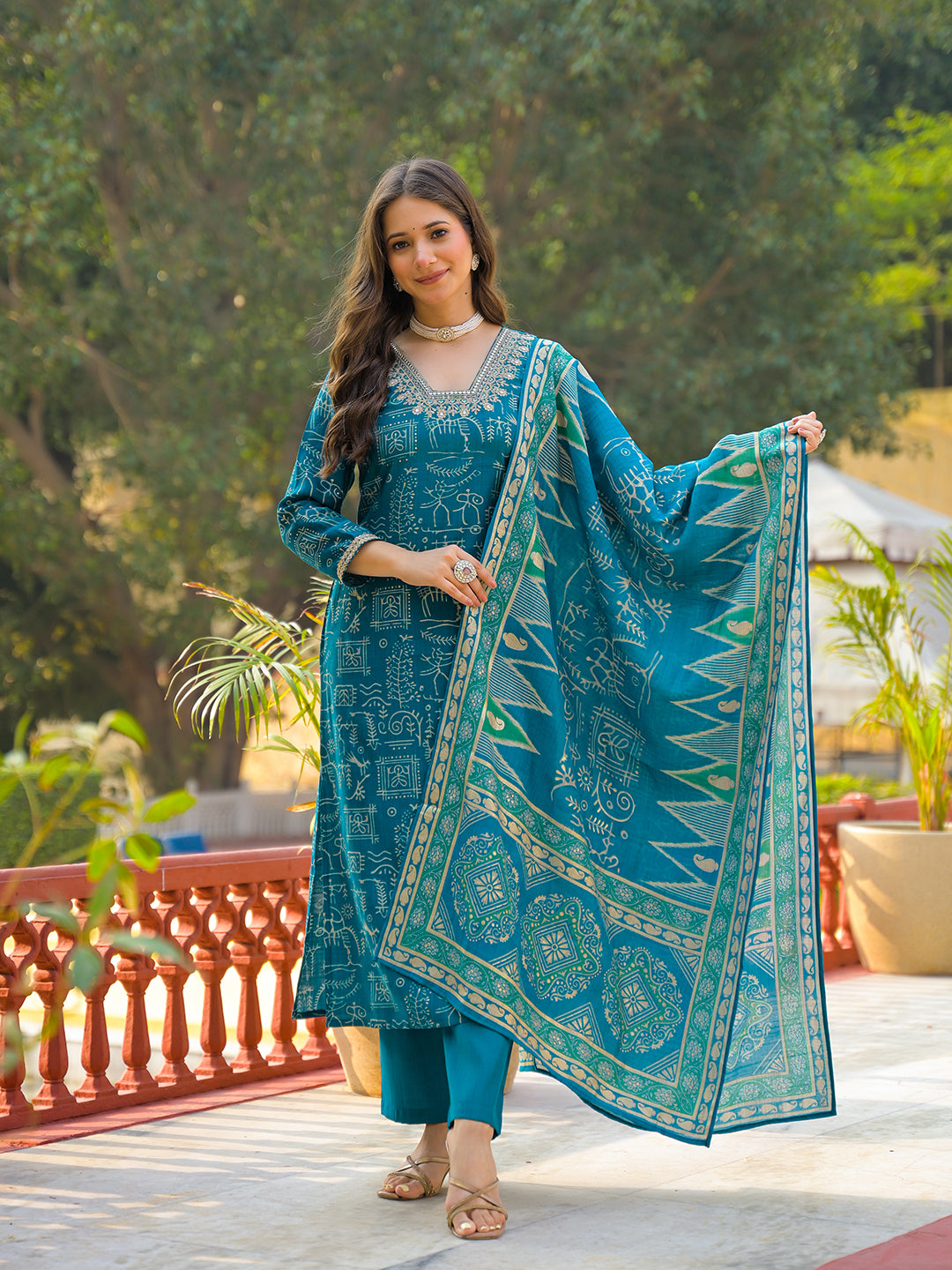 Women Blue Viscose Ethnic Motifs Printed Straight Kurta Trousers With Dupatta