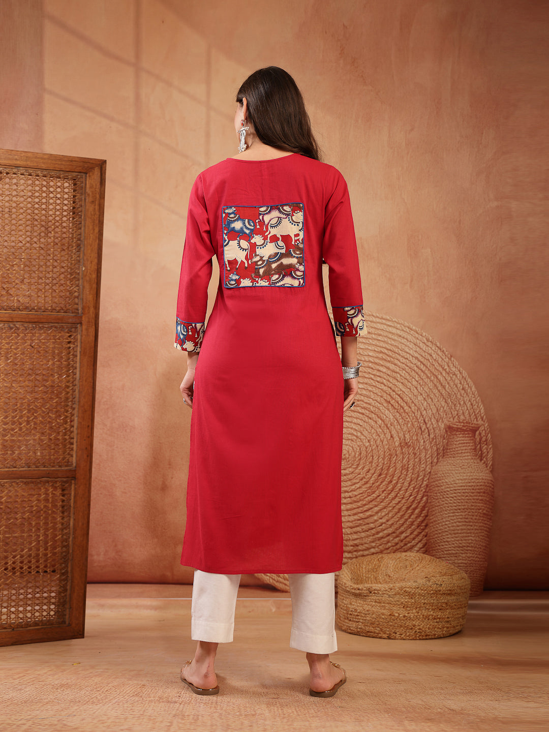 Women's Red Solid Rayon Straight Kurta (REDDHARA) | DesiQlo