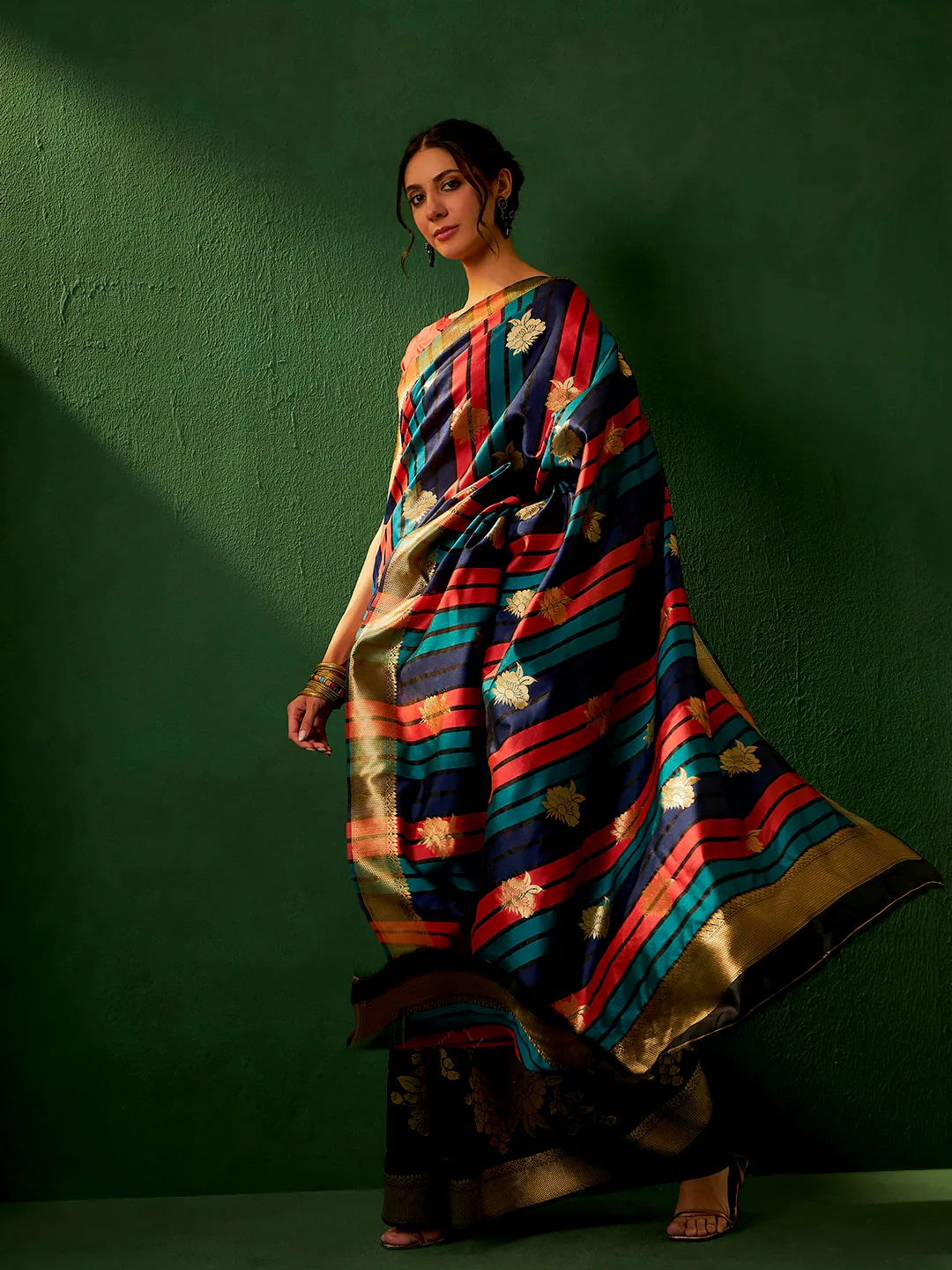 Black Indian Sari: Elegant Womens Fashion Saree