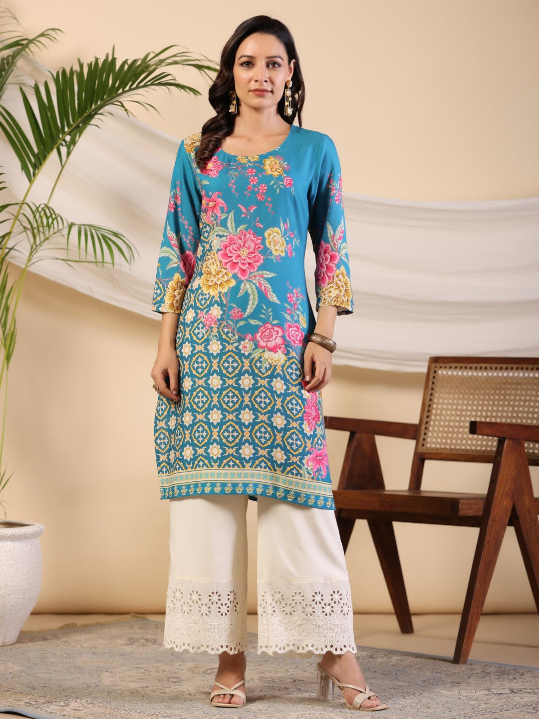 Blue Rayon Floral Printed Straight Kurta | DesiQlo