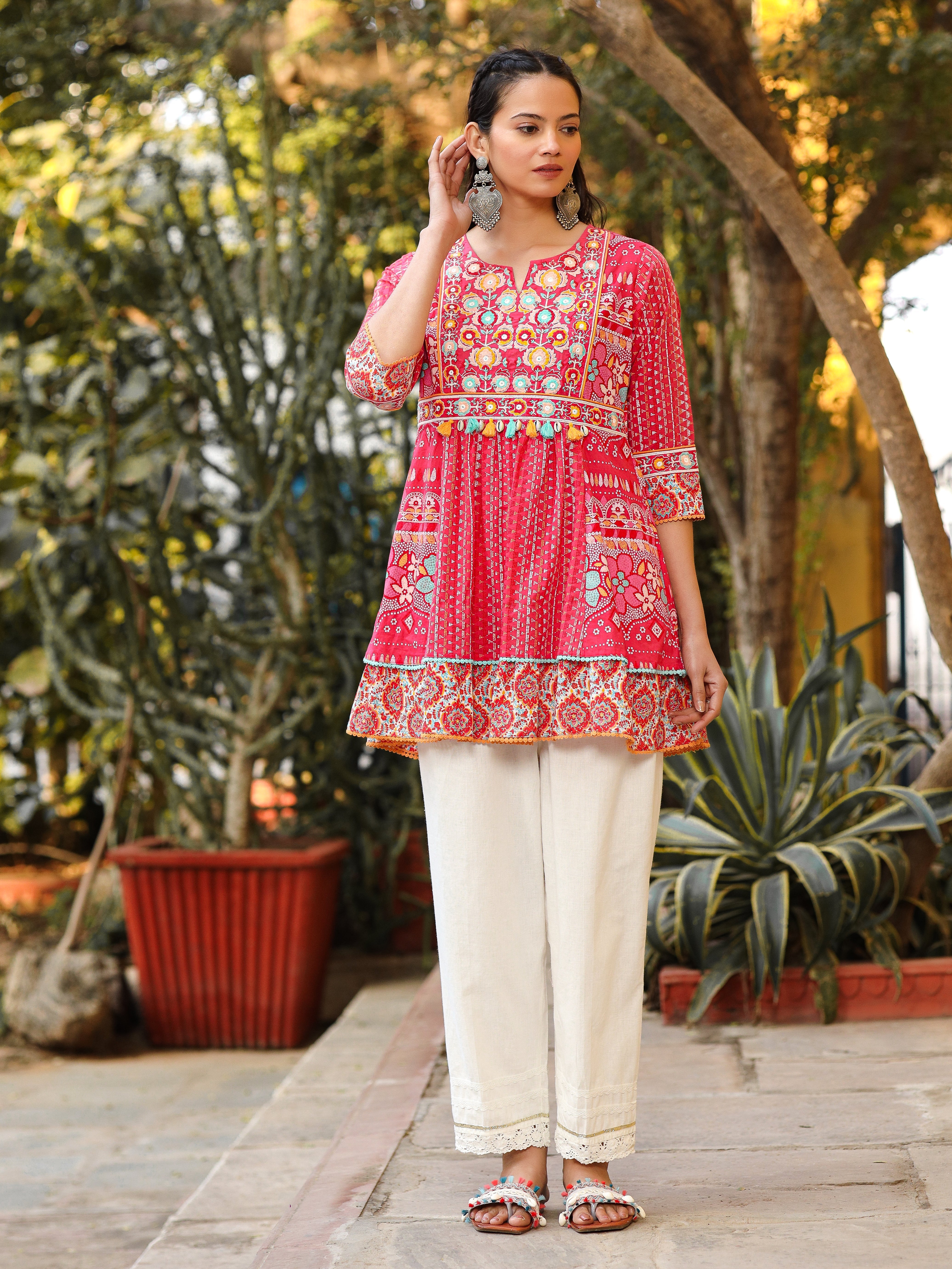 The Sujani Pink Floral Printed Pure Cotton Tunic With Thread Work | De