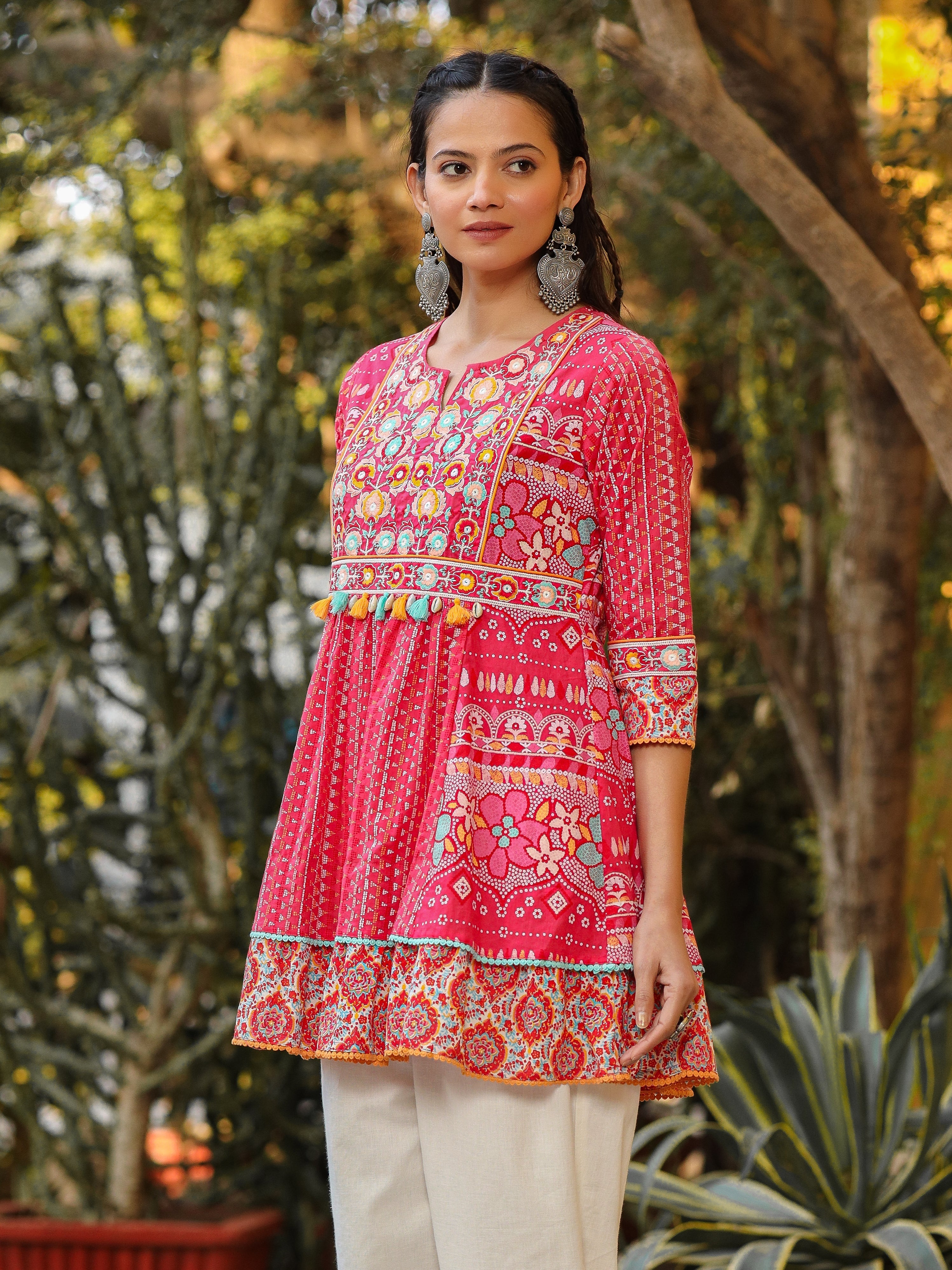 The Sujani Pink Floral Printed Pure Cotton Tunic With Thread Work | De