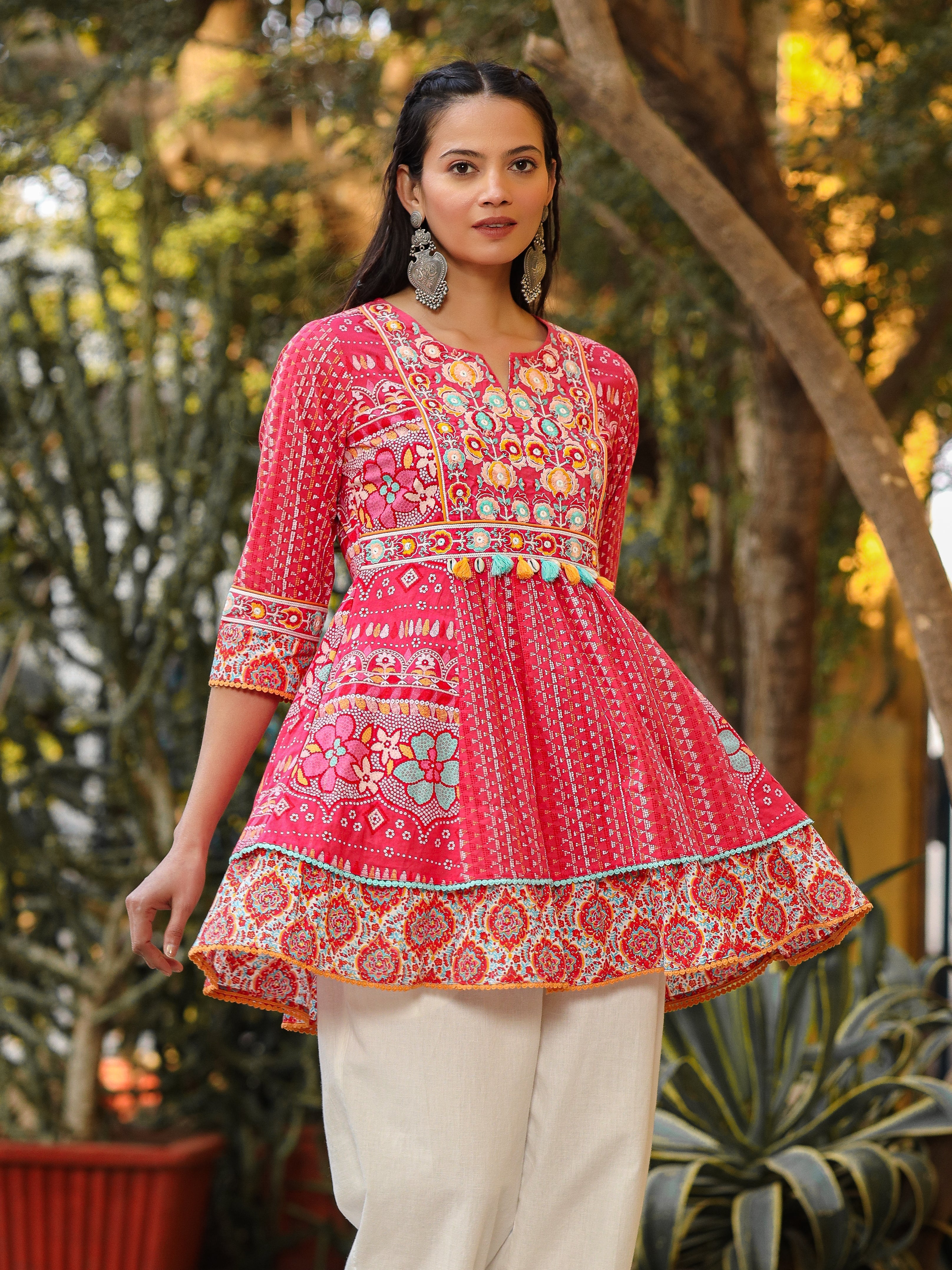 The Sujani Pink Floral Printed Pure Cotton Tunic With Thread Work | De