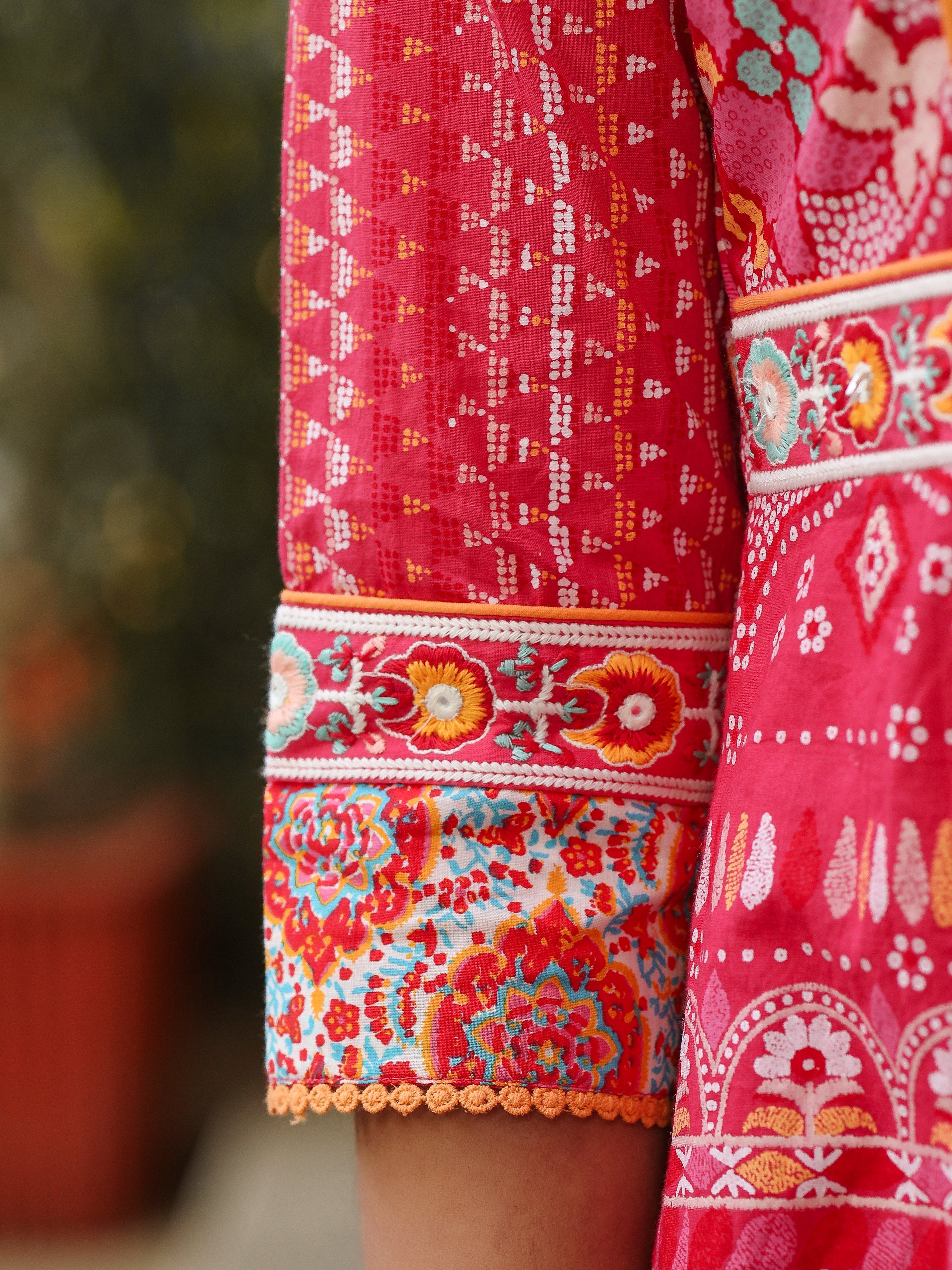 The Sujani Pink Floral Printed Pure Cotton Tunic With Thread Work | De