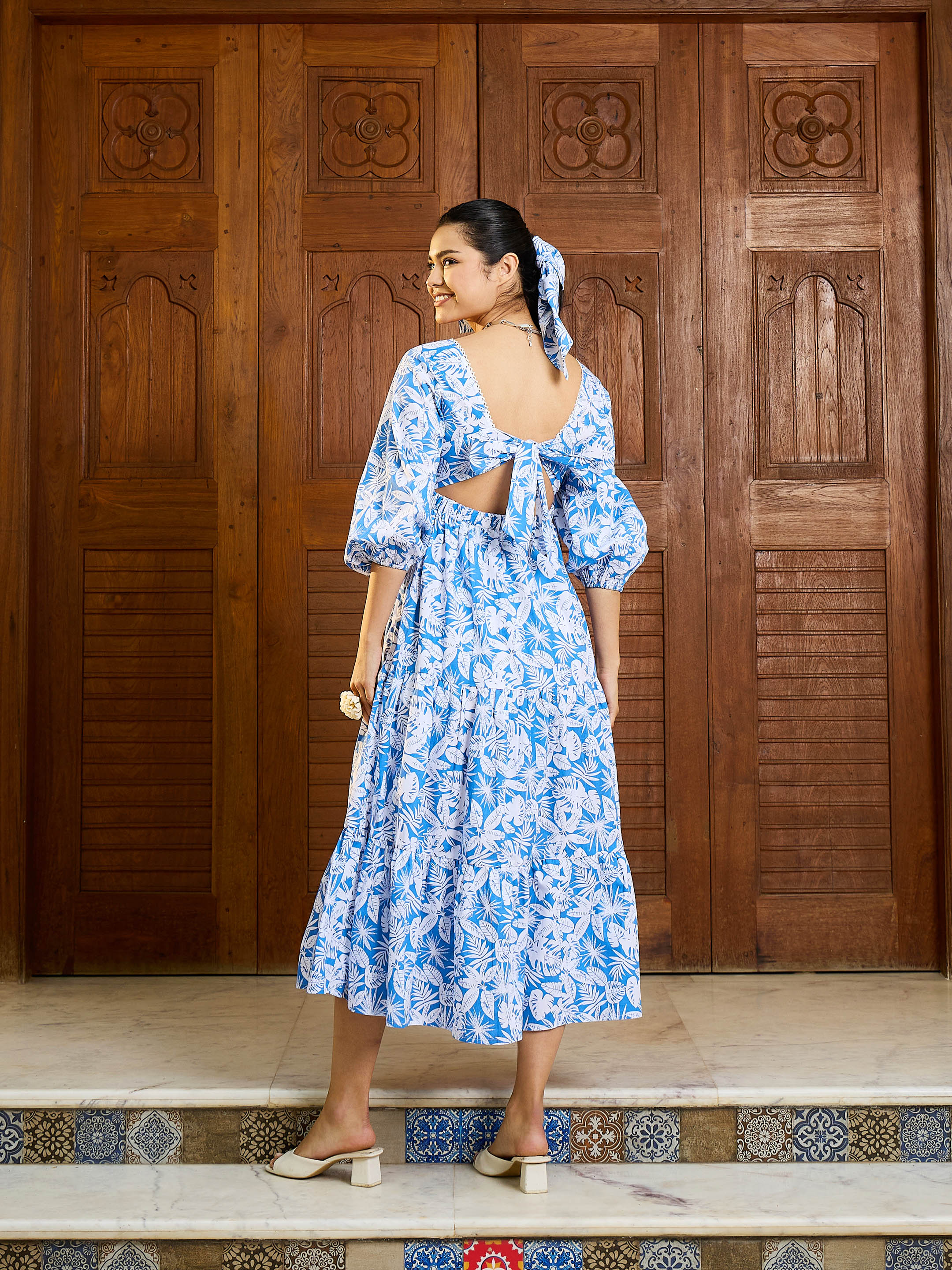 Women Blue & White Floral Back Tie Knot Midi Dress-SFDRSS13004