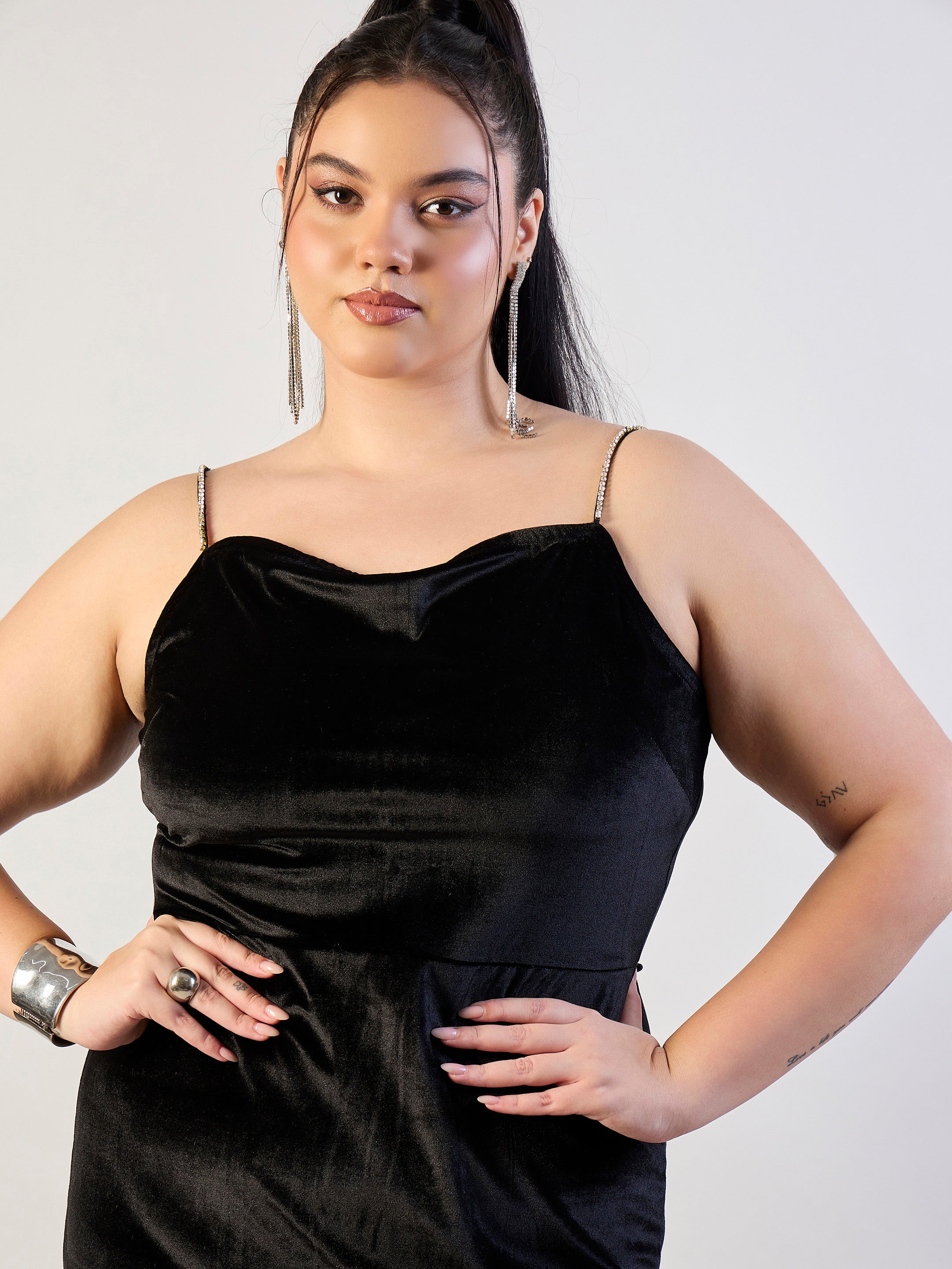 Women Black Velvet Bodycon Dress-SFDRSS13319