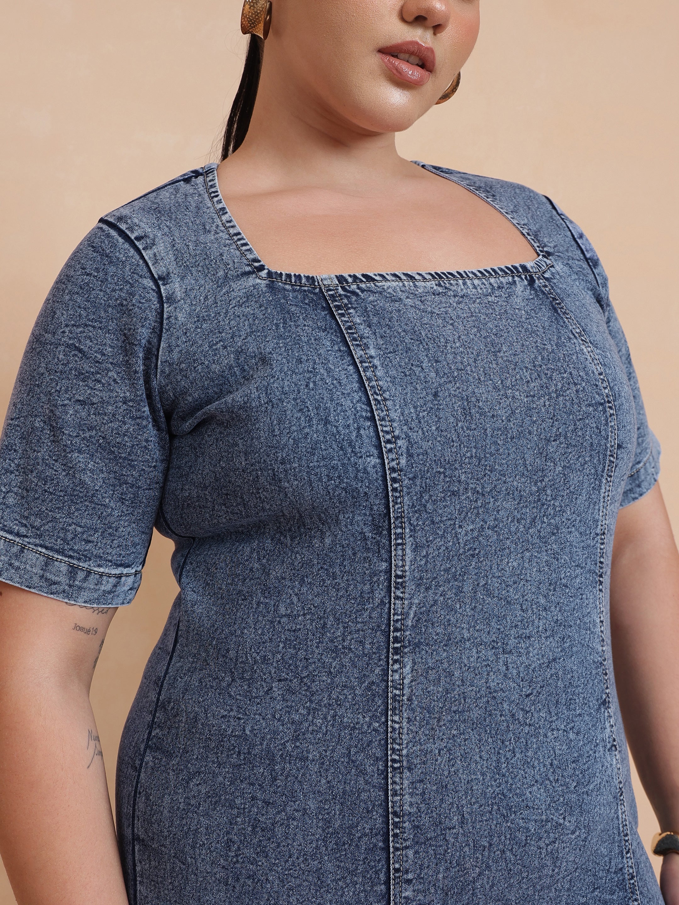 DesiQlo Blue Wash Denim Short Sleeves Bodycon Dress - Blue