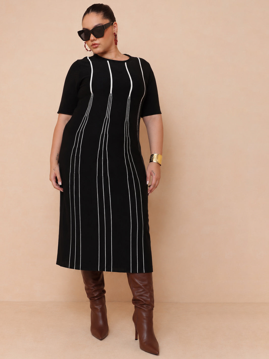 DesiQlo Black & White Stripe Knit Short Sleeves Midi Dress - Blac