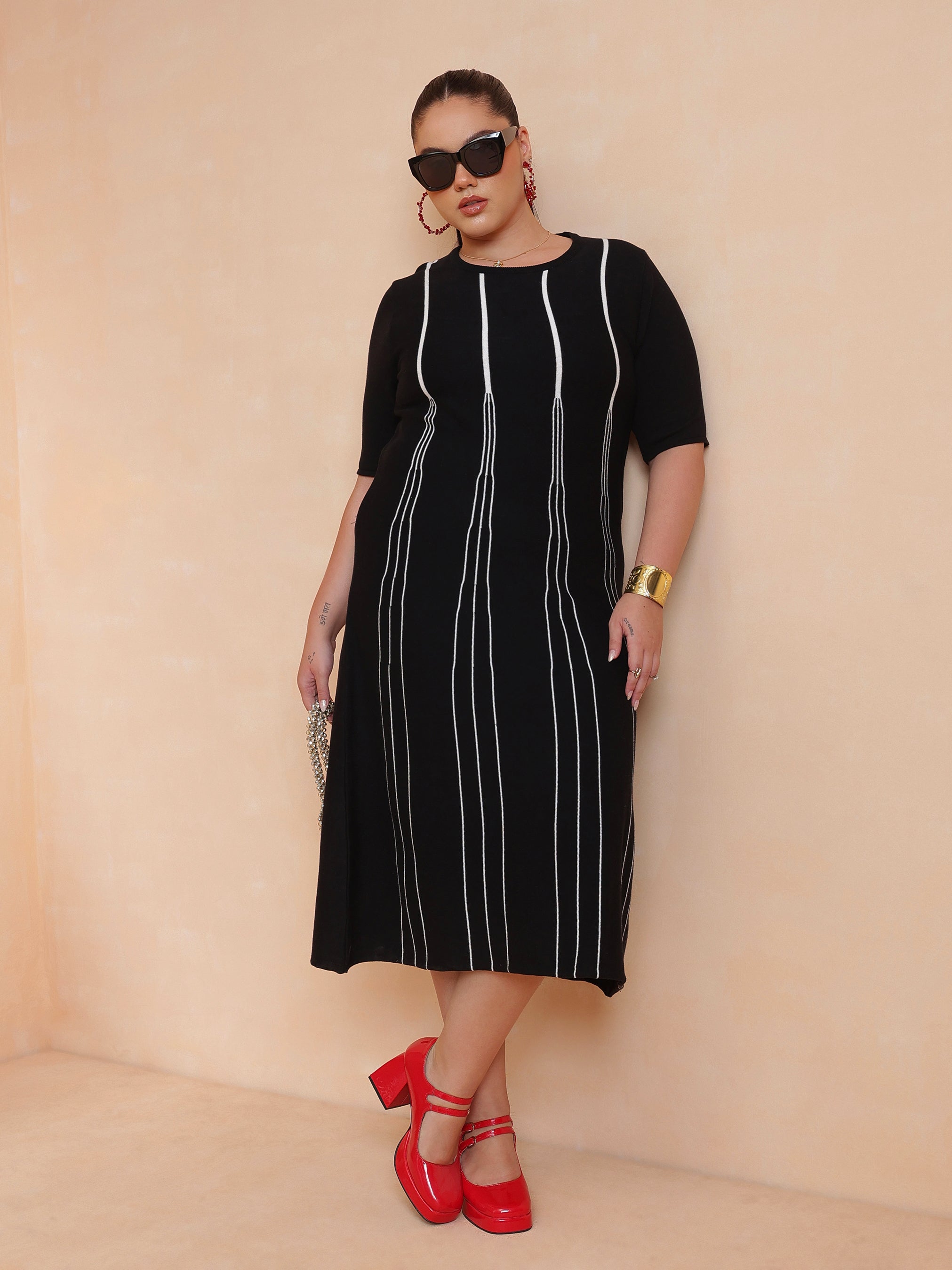 DesiQlo Black & White Stripe Knit Short Sleeves Midi Dress - Blac