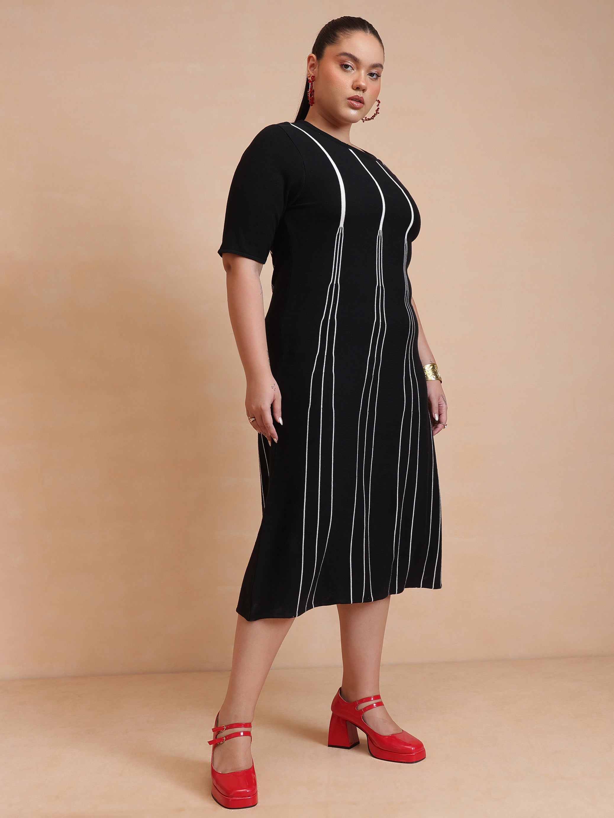DesiQlo Black & White Stripe Knit Short Sleeves Midi Dress - Blac