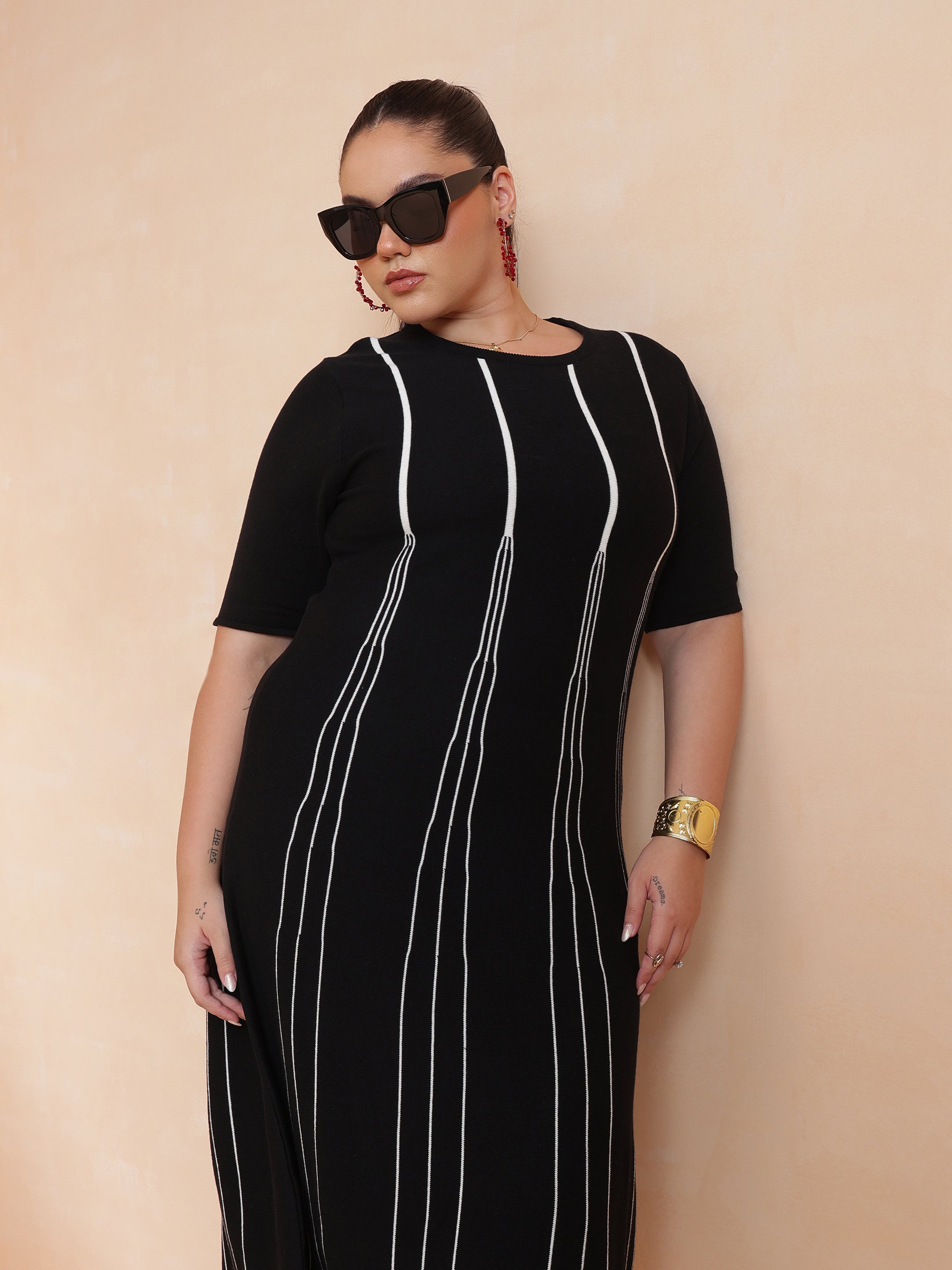 DesiQlo Black & White Stripe Knit Short Sleeves Midi Dress - Blac